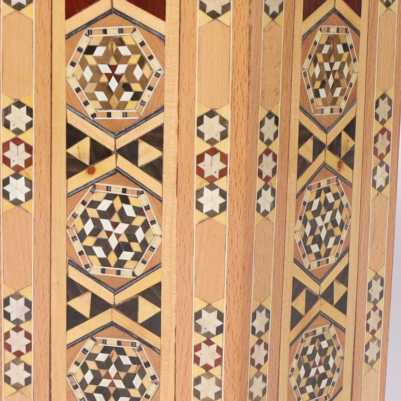 Paar marokkanische Vintage-Ständer oder Tische mit Intarsien im Angebot 1