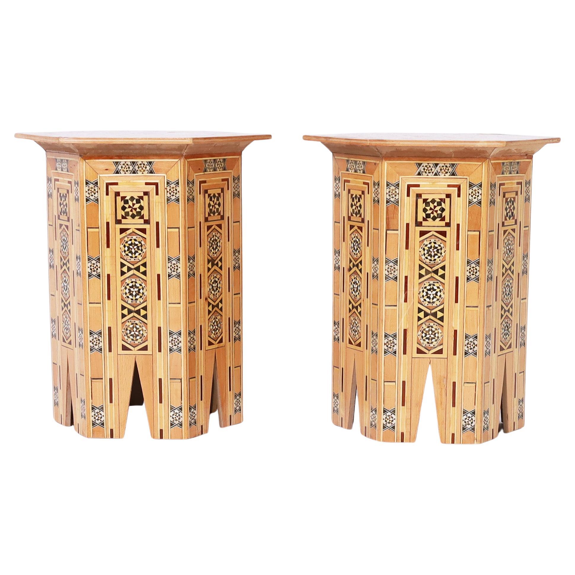 Paar marokkanische Vintage-Ständer oder Tische mit Intarsien im Angebot