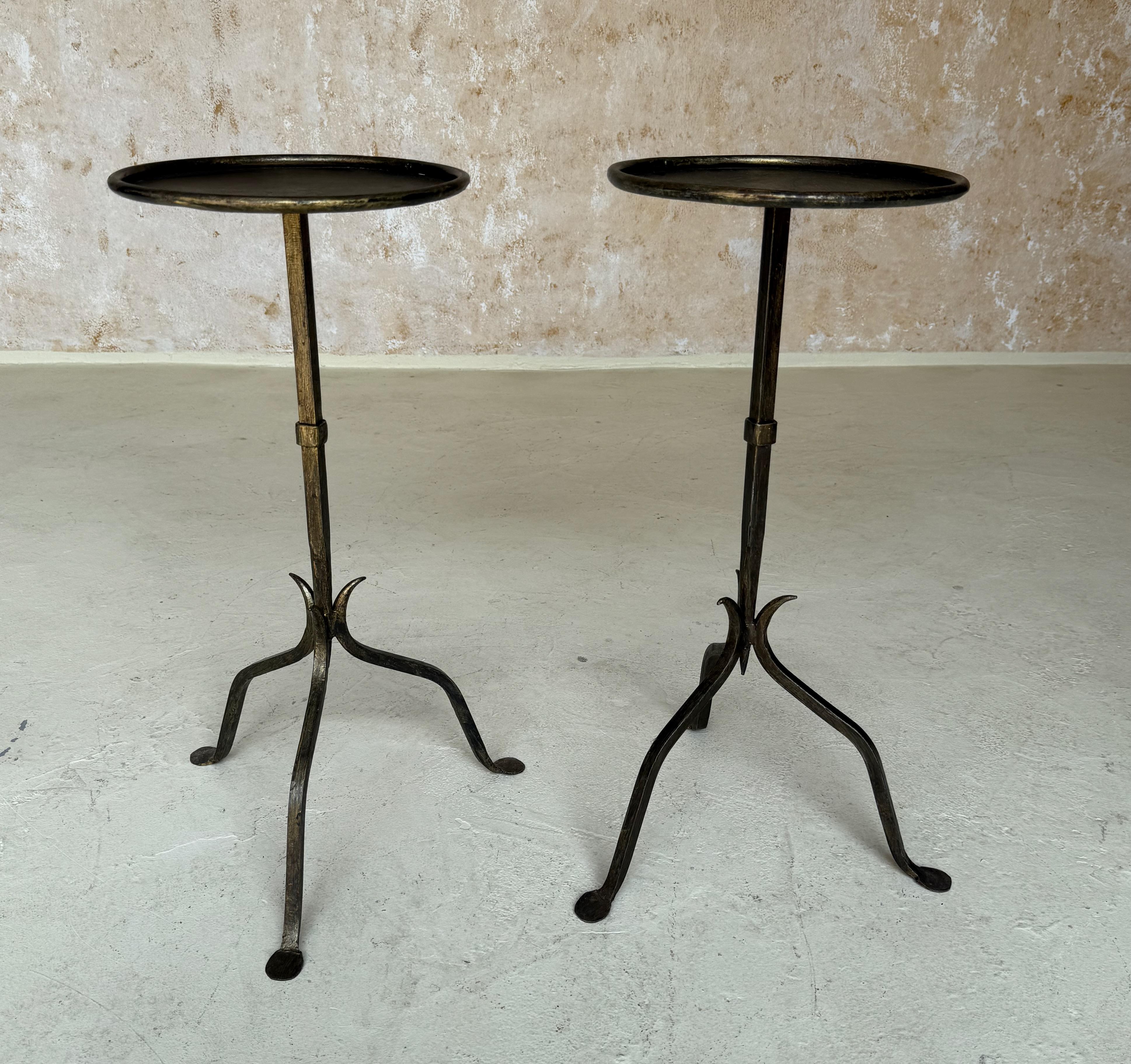 Mid-Century Modern Pair of Vintage-Inspired Spanish Iron Drinks Tables en vente