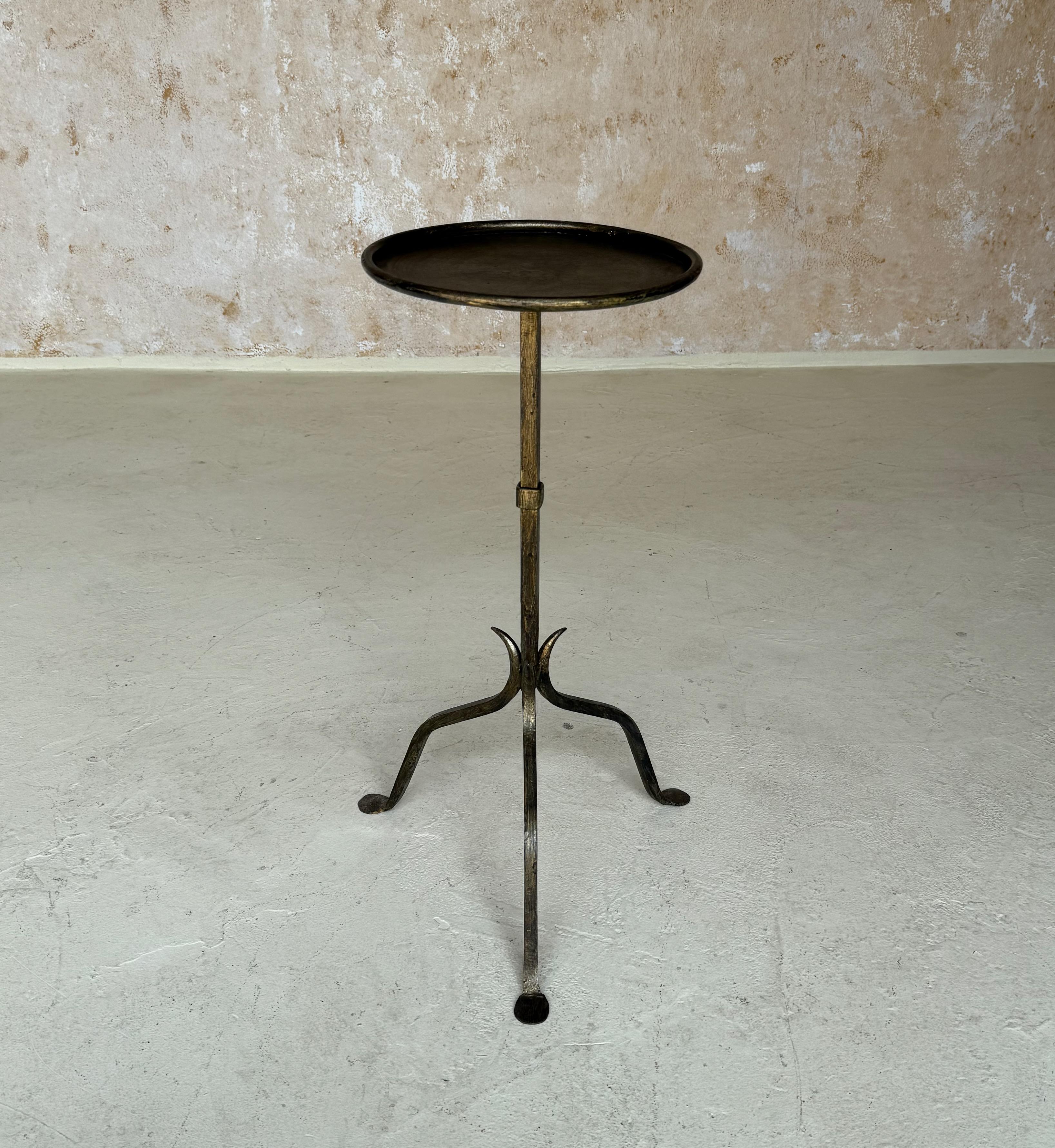 Espagnol Pair of Vintage-Inspired Spanish Iron Drinks Tables en vente