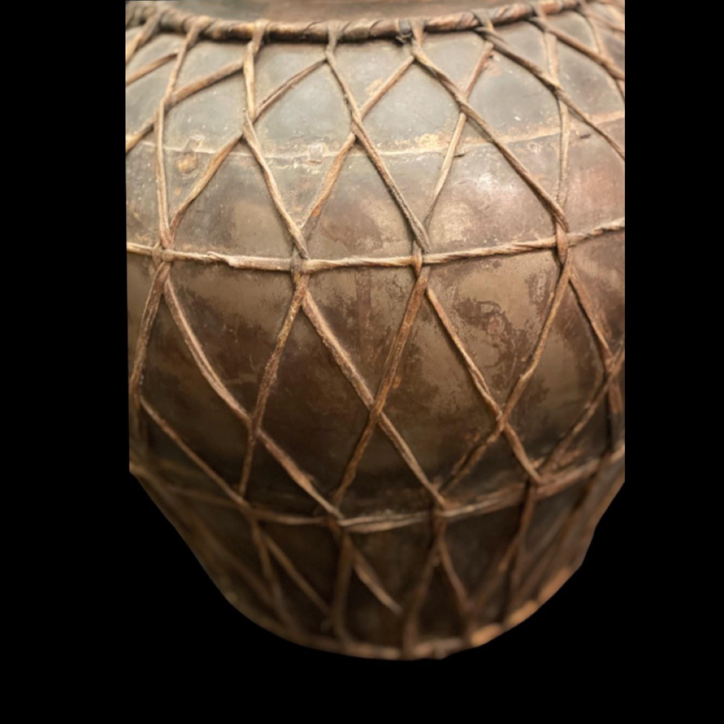 Pareja de lámparas de mesa africanas vintage de hierro siglo XIX en venta