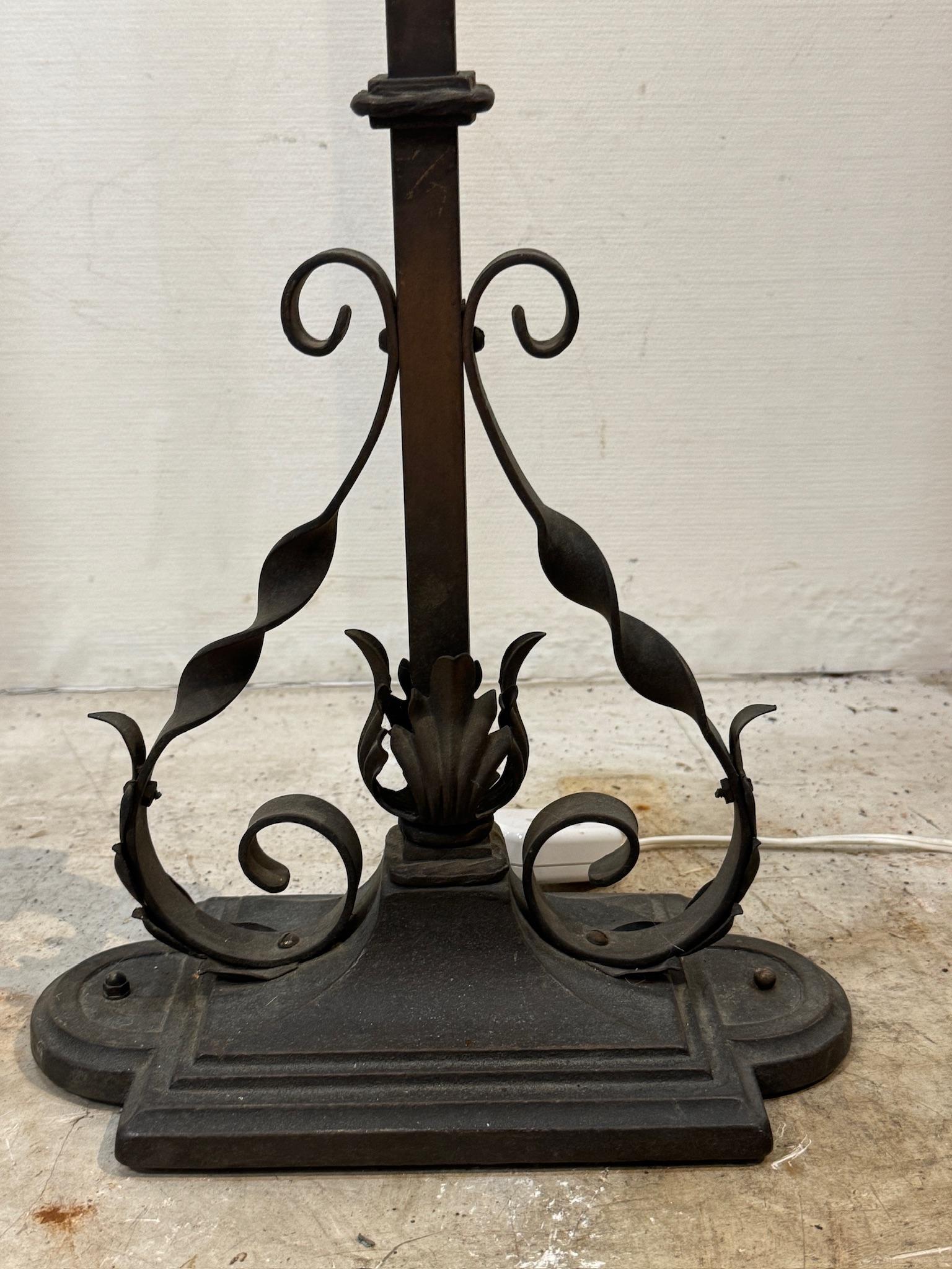 Pair of Vintage Iron Floor Lamps with Amber Mica Shades In Good Condition For Sale In West Hollywood, CA