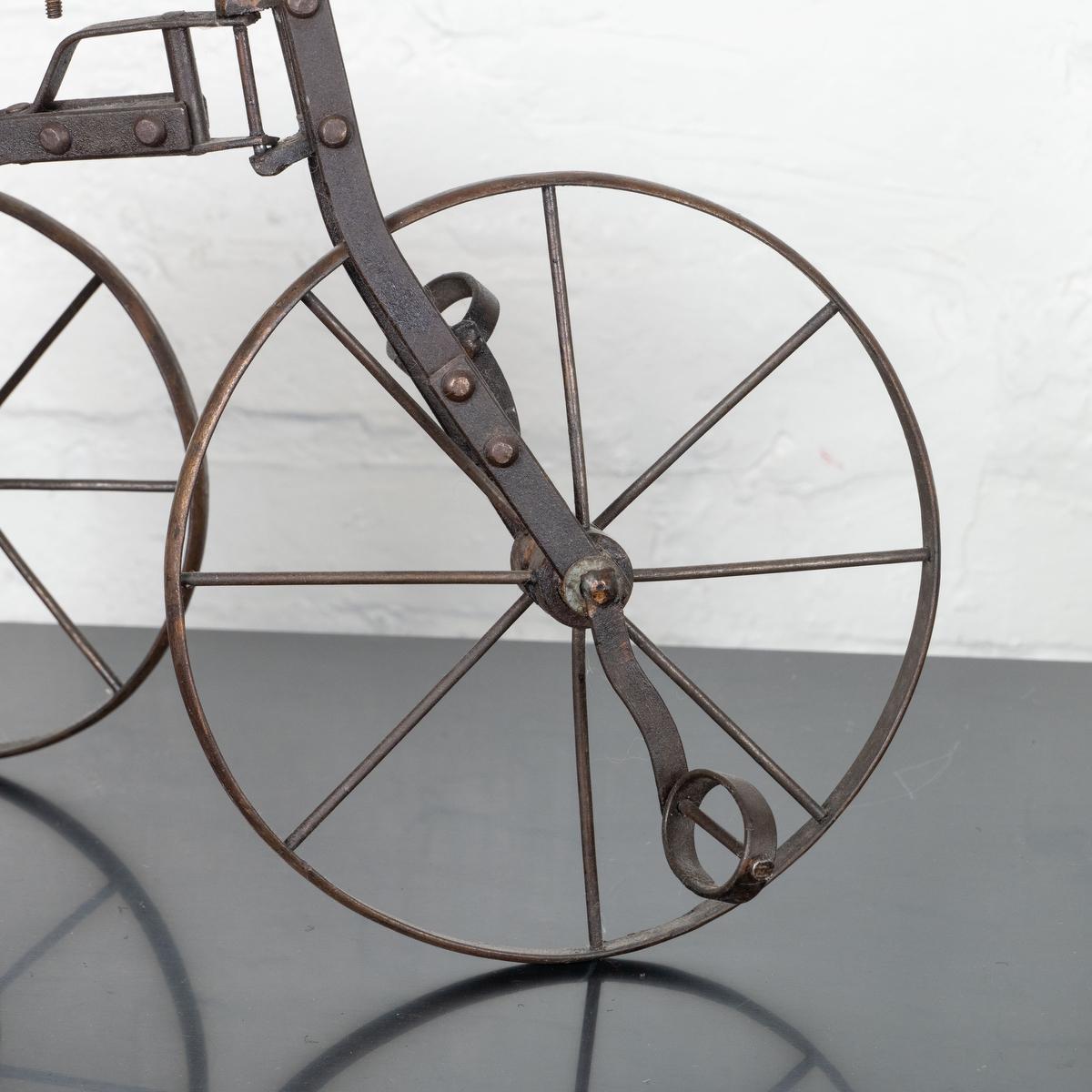 Pair of vintage iron tricycle sculptures In Good Condition For Sale In Tarrytown, NY