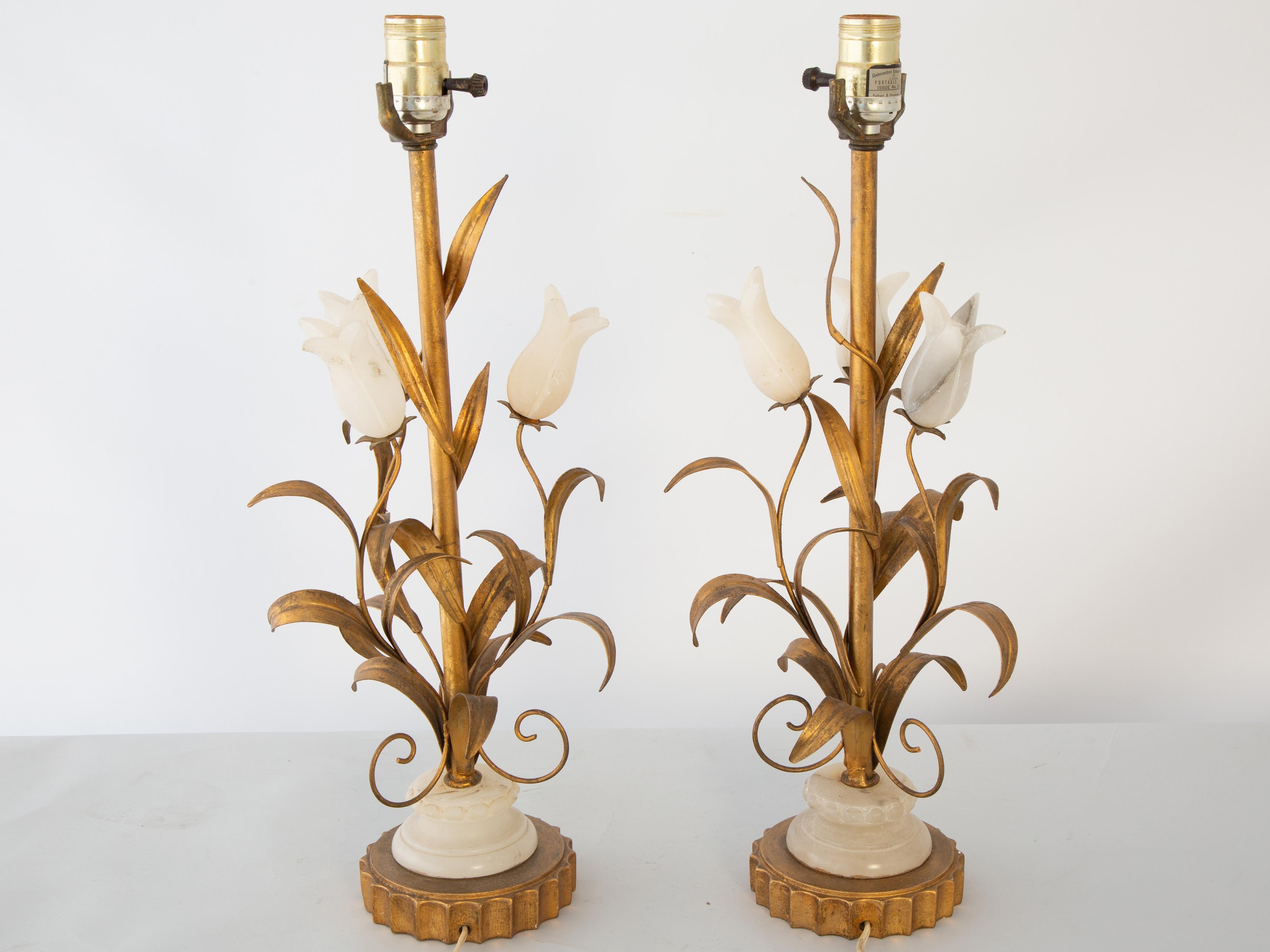 Milieu du XXe siècle Paire de lampes de table tulipes en albâtre vintage italien en vente