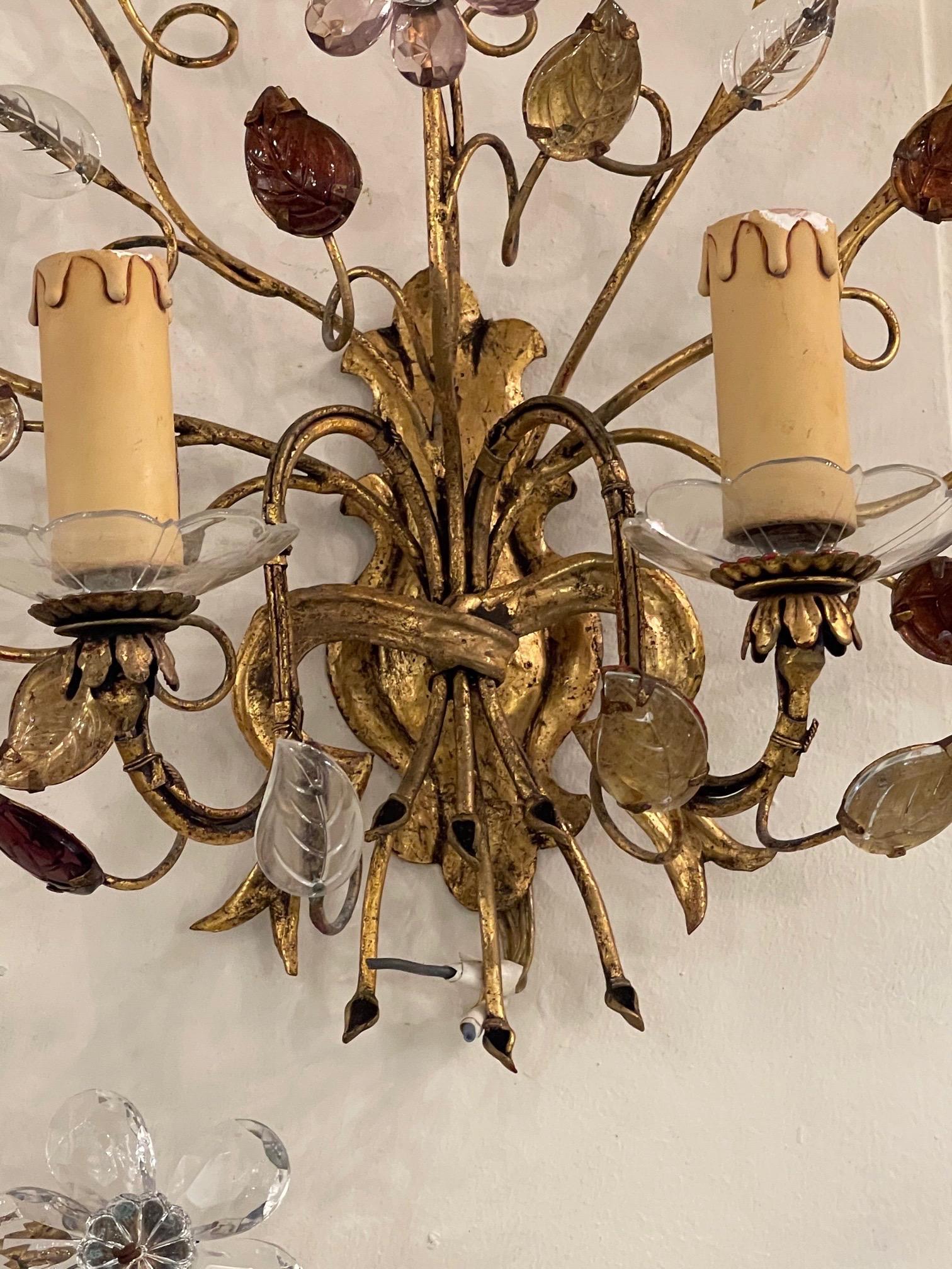 20th Century Pair of Vintage Italian and Gilt Metal and Crystal Flower and Leaf Sconces