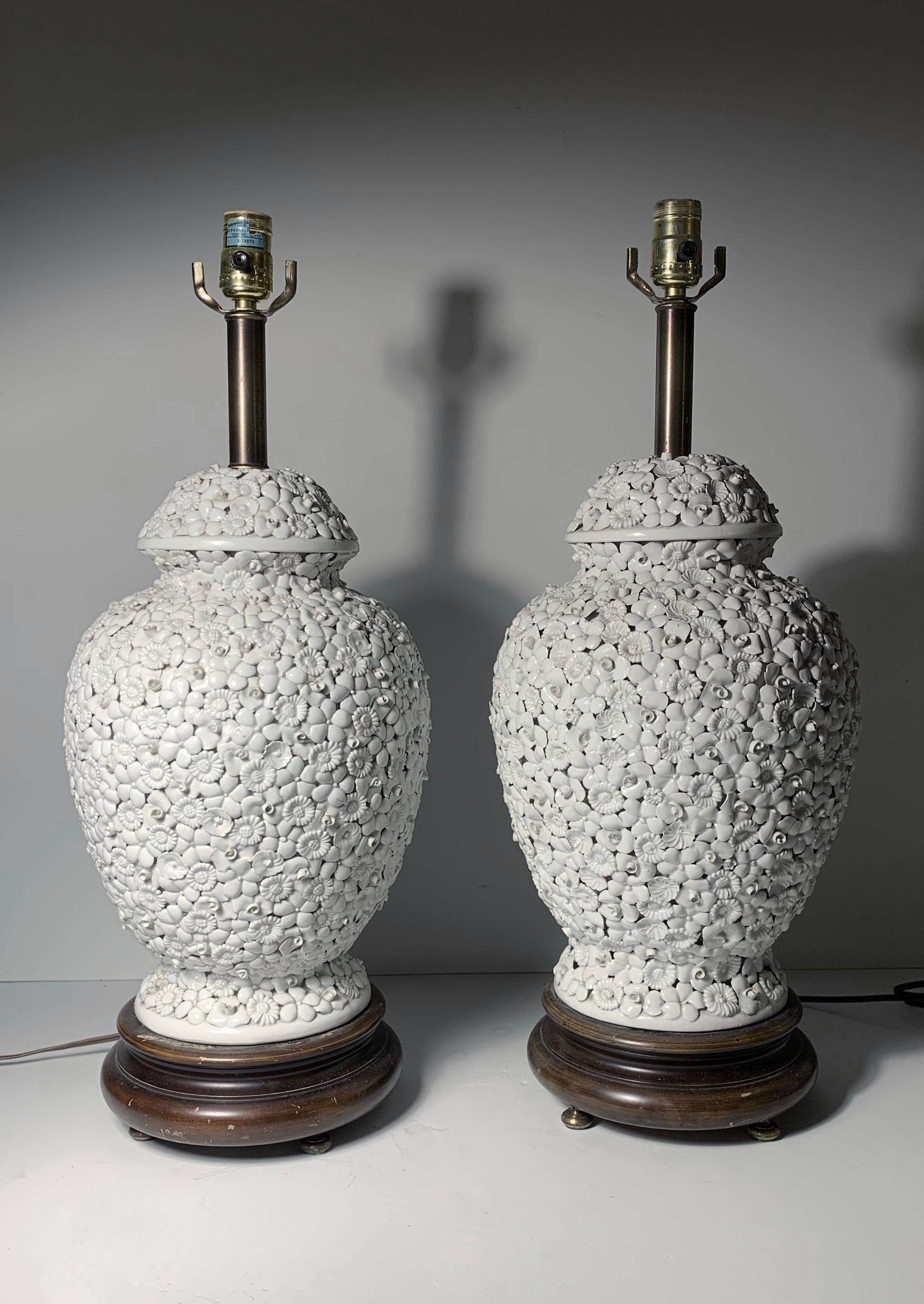 Ceramic Pair of Vintage Italian Antonio Zen White Flower Lamps For Sale