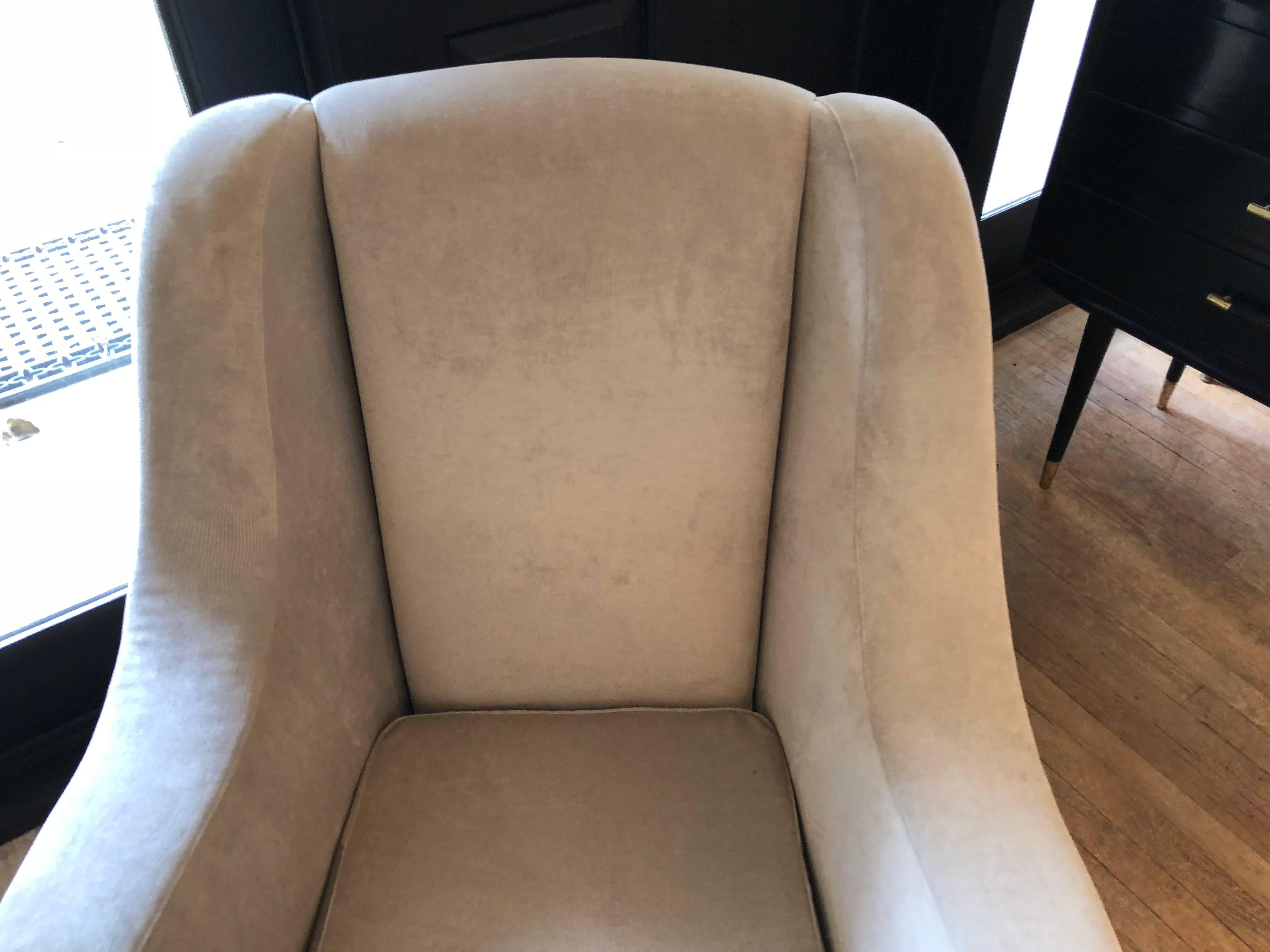 Pair of Vintage Italian Armchairs In Excellent Condition In Sag Harbor, NY