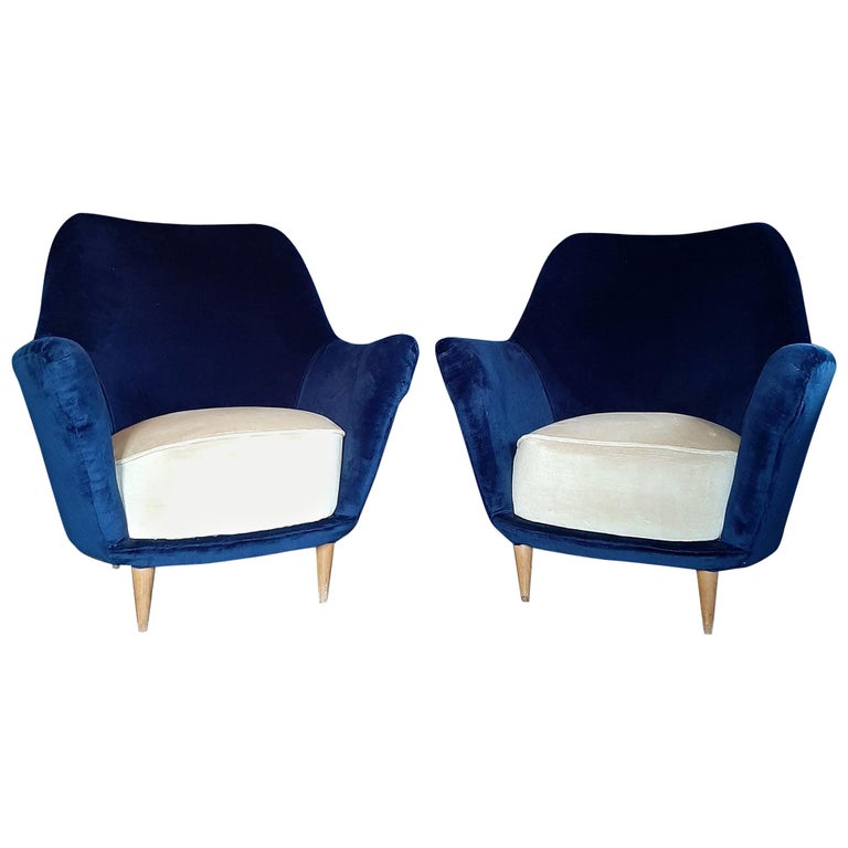 Pair of Vintage Italian Armchairs in Cobalt Blue and Crème For Sale