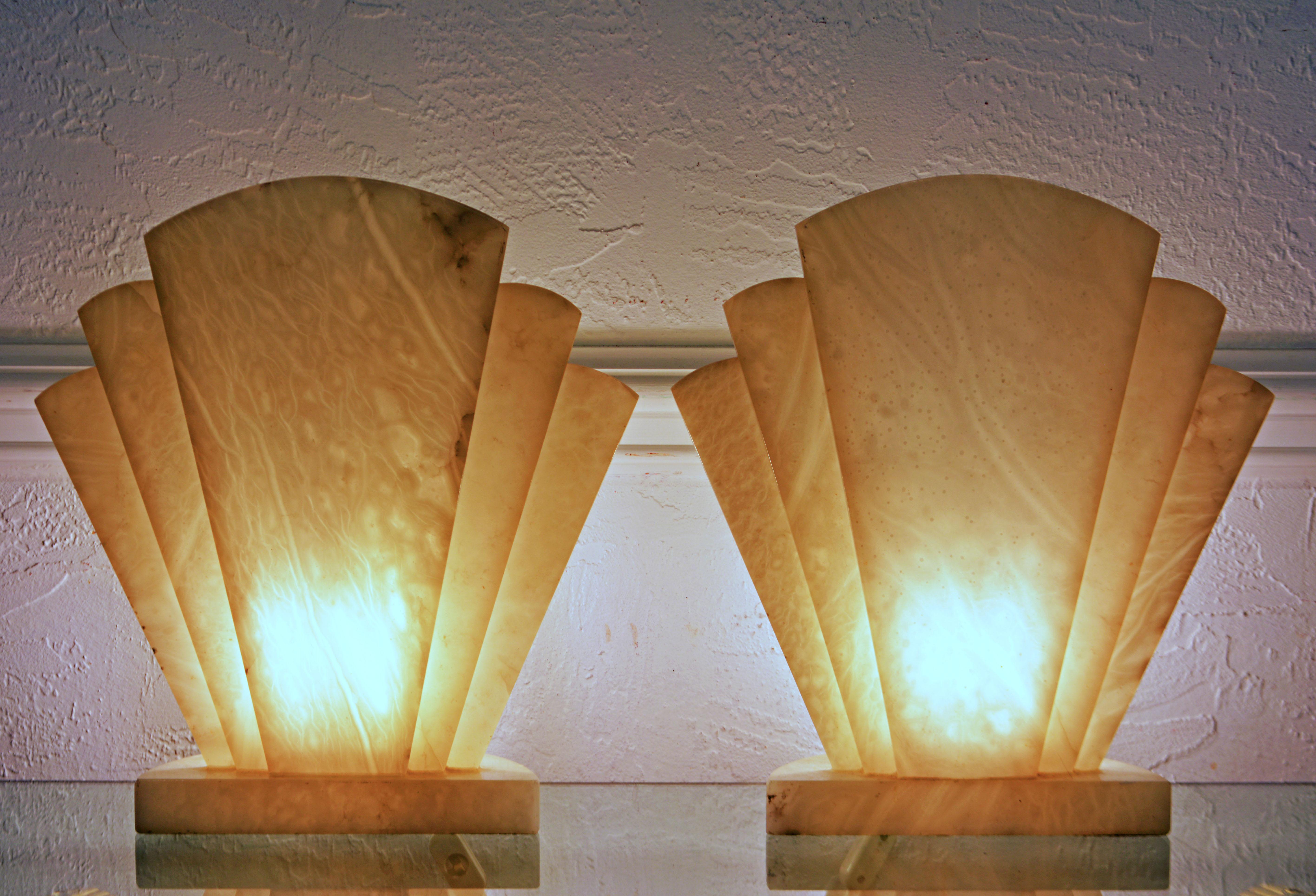 Pair of Vintage Italian Art Deco Style Scaglione Fan Shape Alabaster Table Lamps 9