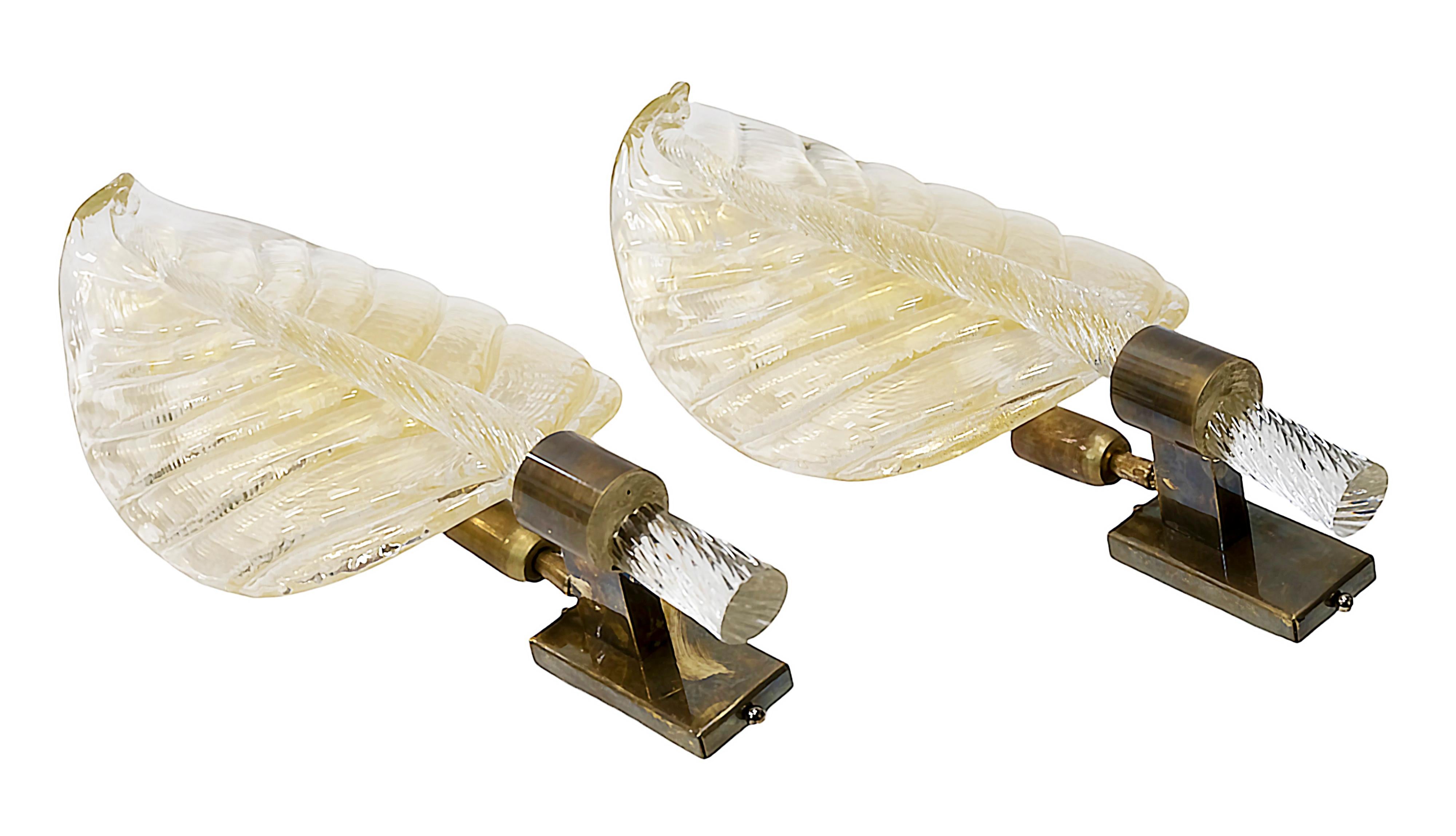 Mid-Century Modern Pair of Vintage Italian Barovier Toso Leaf Form Murano Glass Wall Light Sconces For Sale