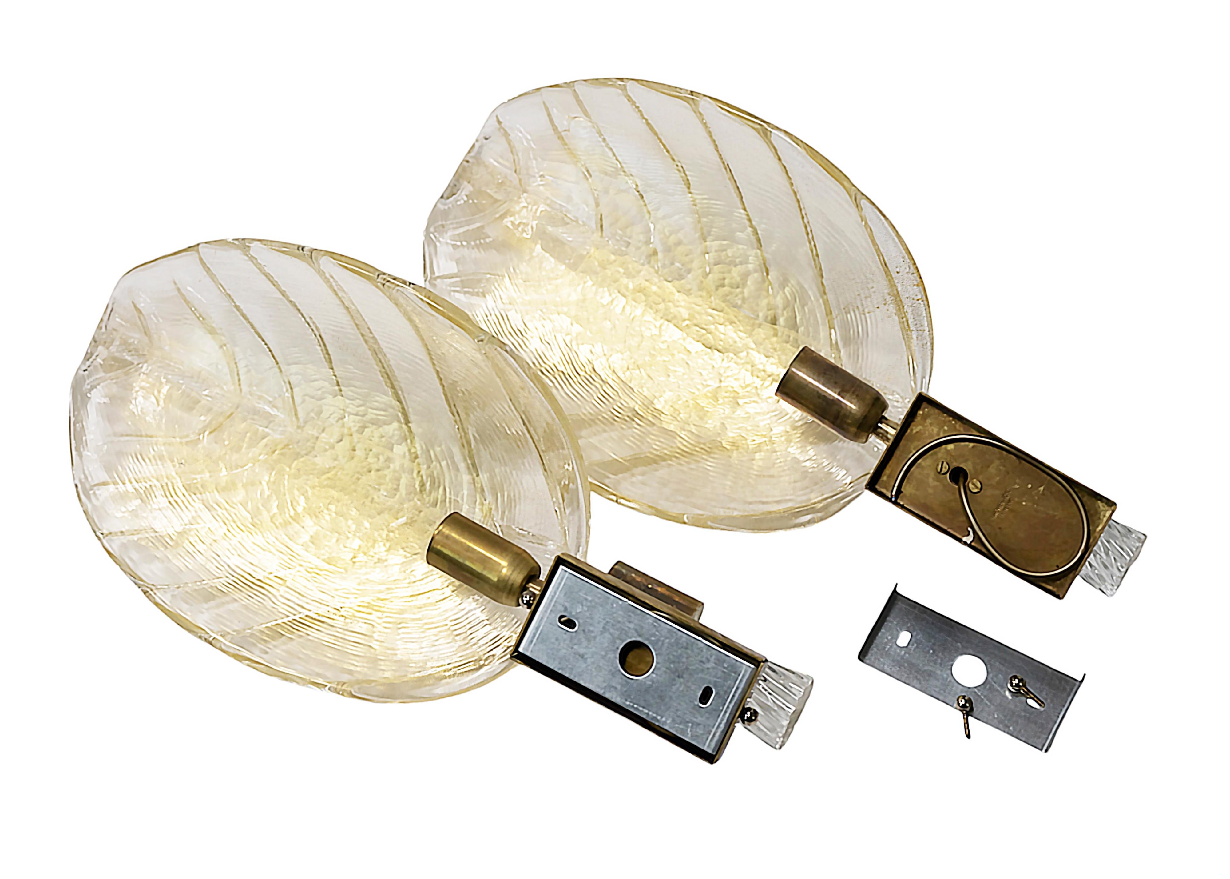 Pair of Vintage Italian Barovier Toso Leaf Form Murano Glass Wall Light Sconces In Good Condition For Sale In Vilnius, LT
