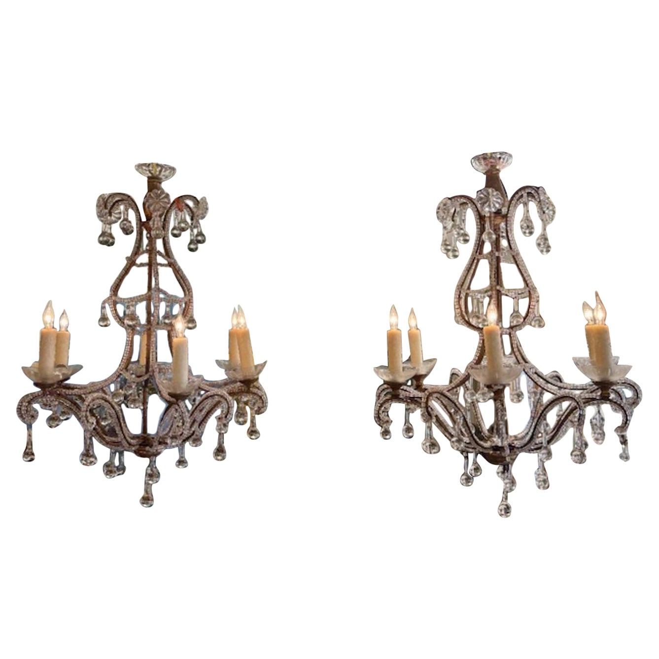 Coppia di lampadari a 6 bracci con perline italiani d
epoca