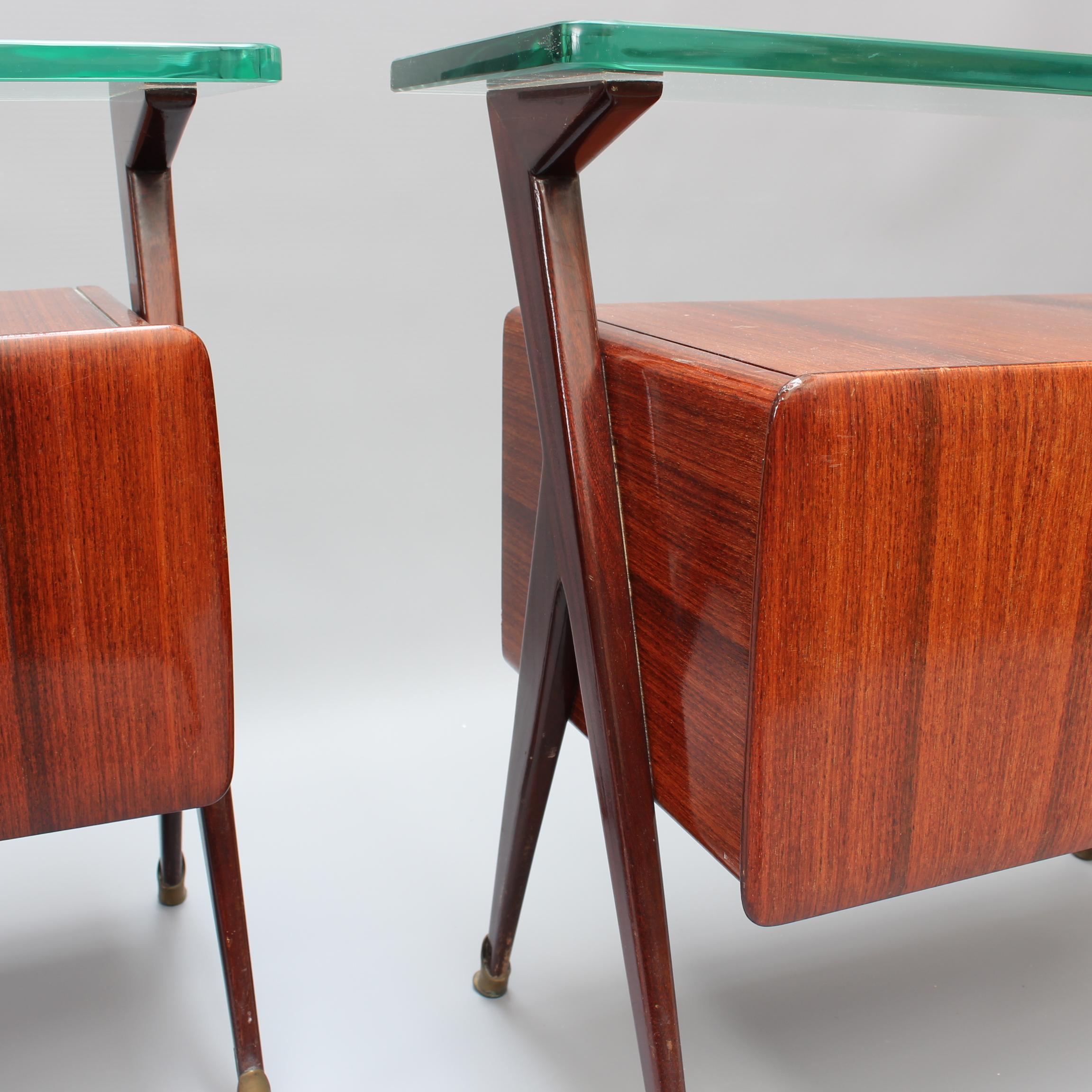 Pair of Vintage Italian Bedside Tables Attributed to Silvio Cavatorta  For Sale 12