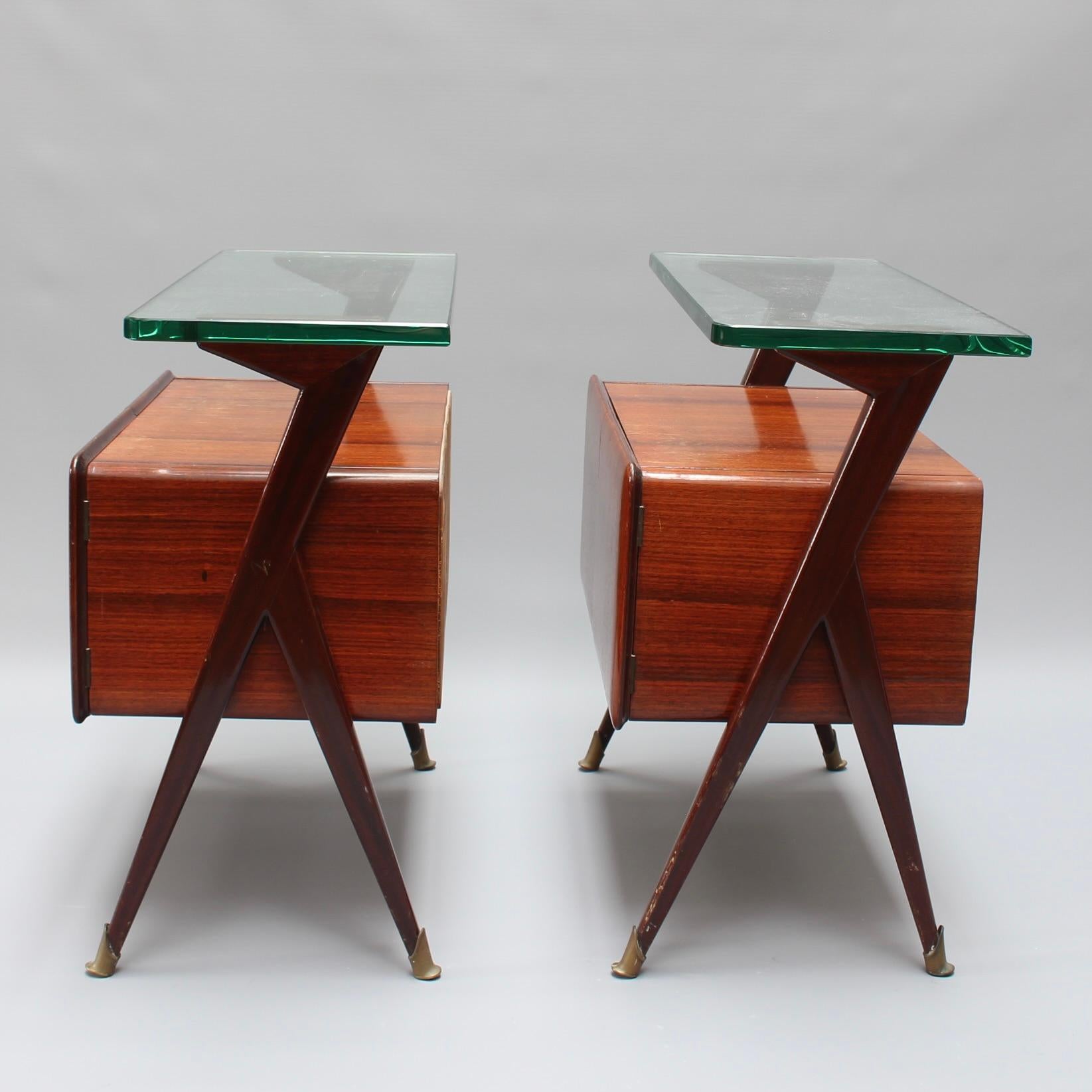 Wood Pair of Vintage Italian Bedside Tables Attributed to Silvio Cavatorta  For Sale