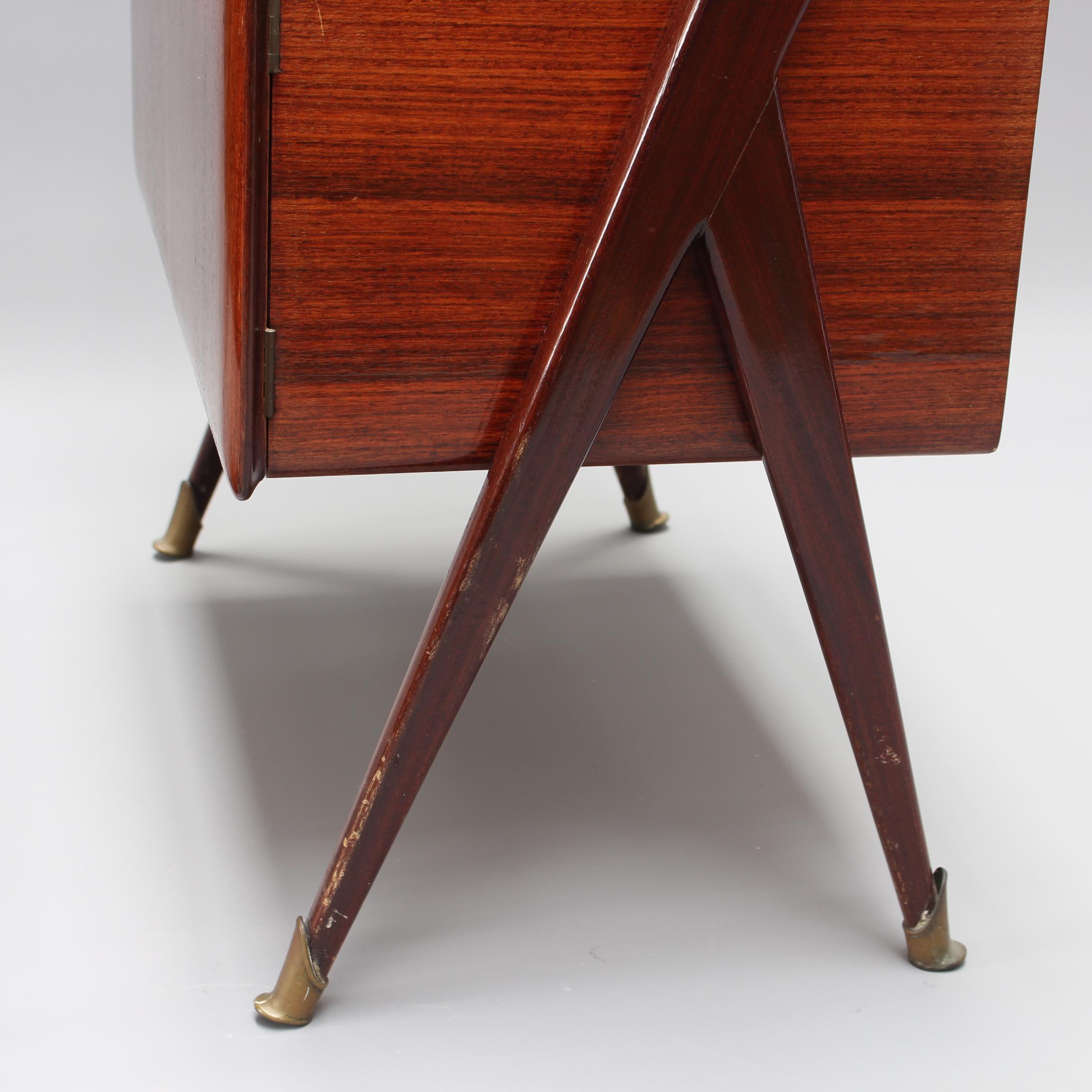 Pair of Vintage Italian Bedside Tables Attributed to Silvio Cavatorta  For Sale 2