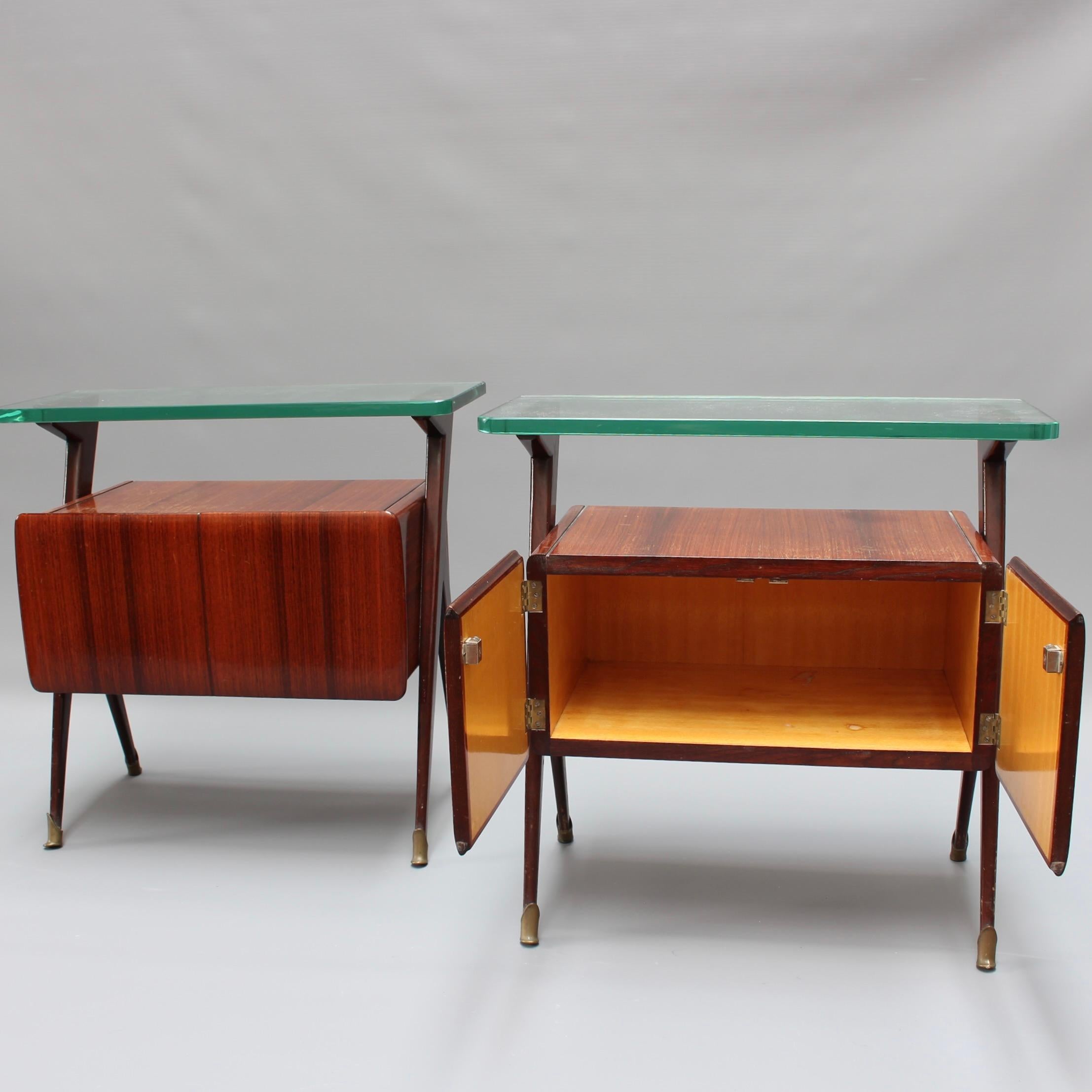 Pair of Vintage Italian Bedside Tables Attributed to Silvio Cavatorta  For Sale 3
