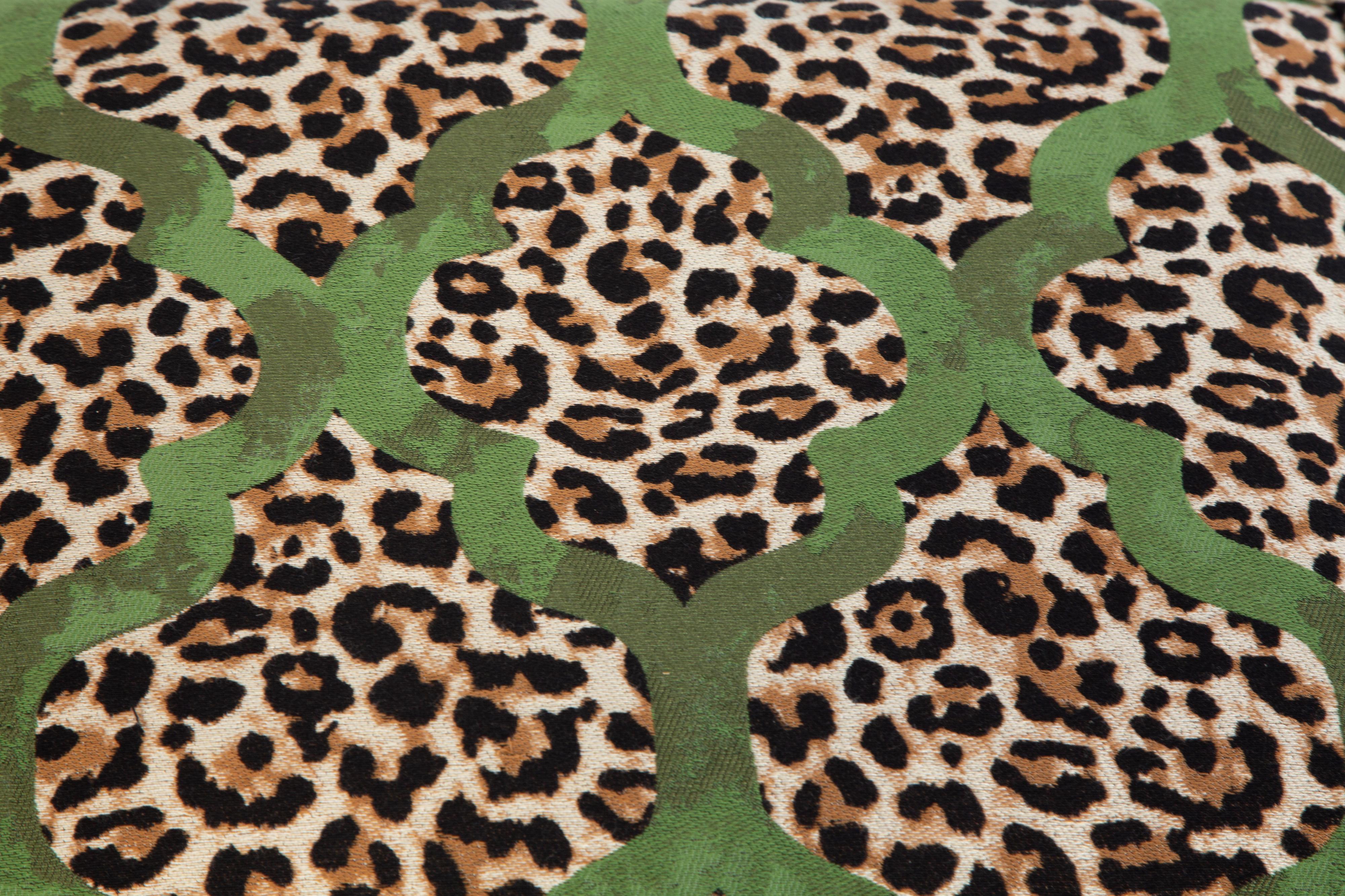 Pareja de Bancos Curcule Vintage Italianos Lacados en Negro Tapizados en Leopardo Tapicería en venta