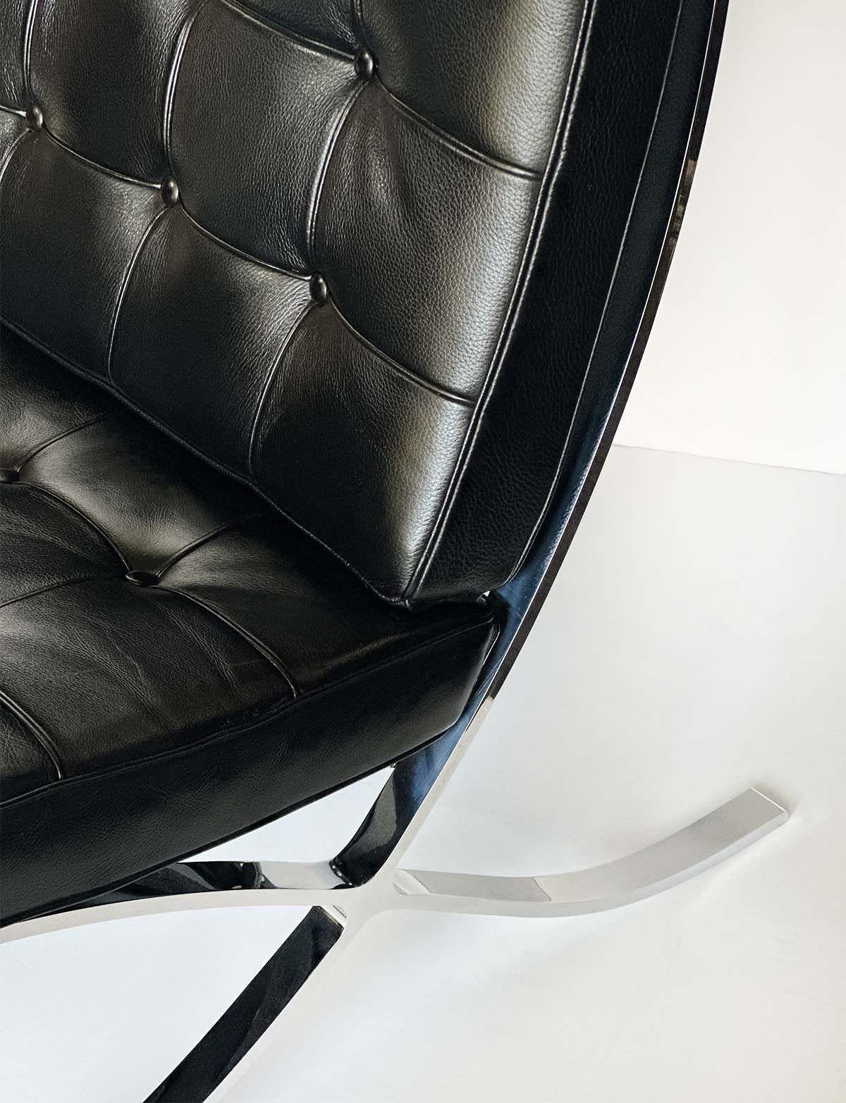 Paire de chaises Barcelona en cuir noir et chrome d'origine italienne en vente 1