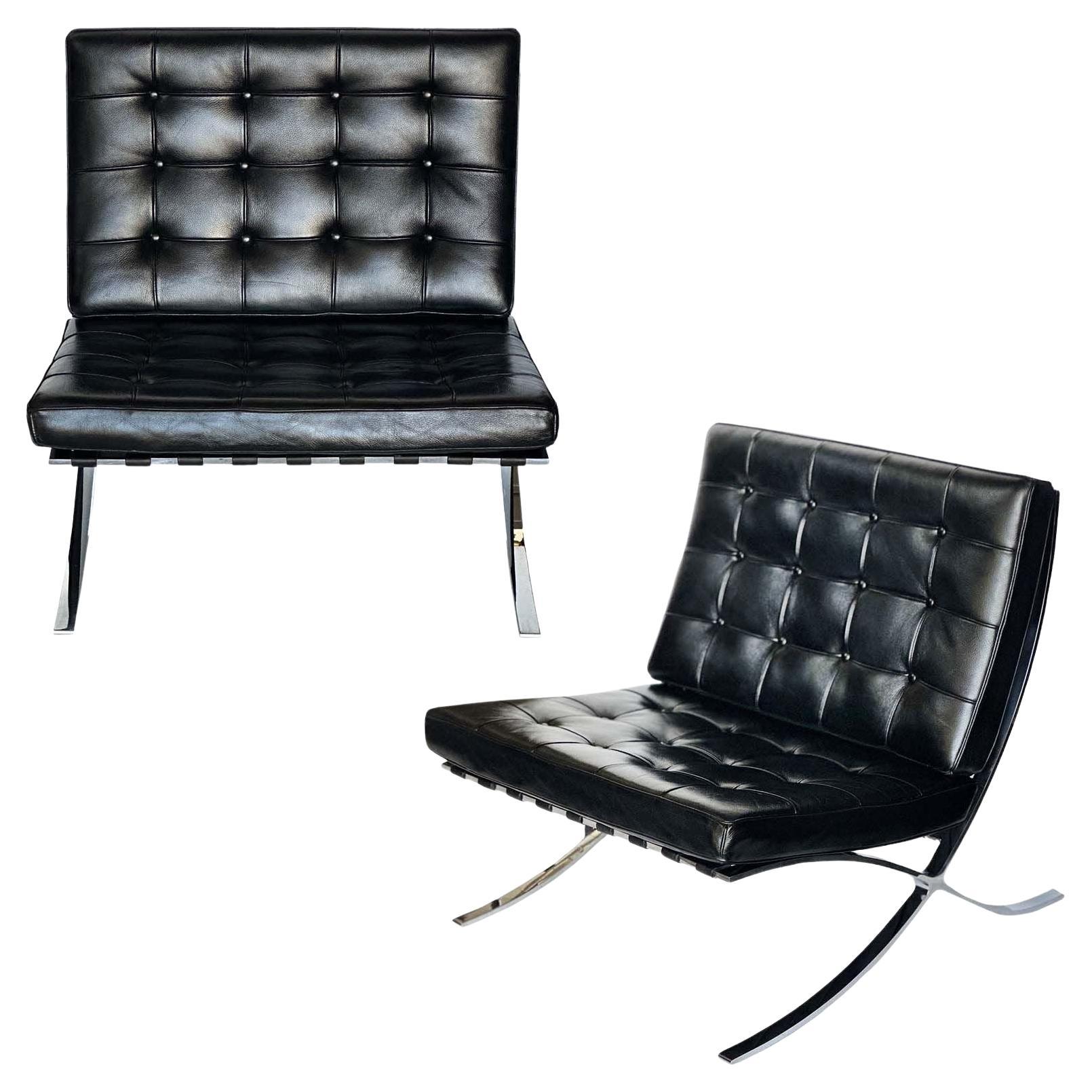 Paar italienische Barcelona-Stühle aus schwarzem Leder und Chrom im Vintage-Stil im Angebot