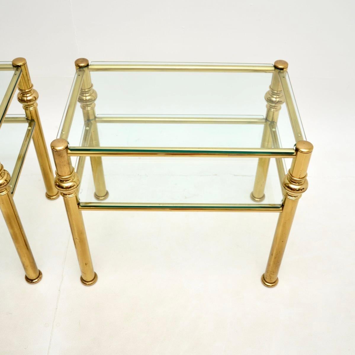 Fin du 20e siècle Paire de tables d'appoint vintage italiennes en laiton et verre en vente