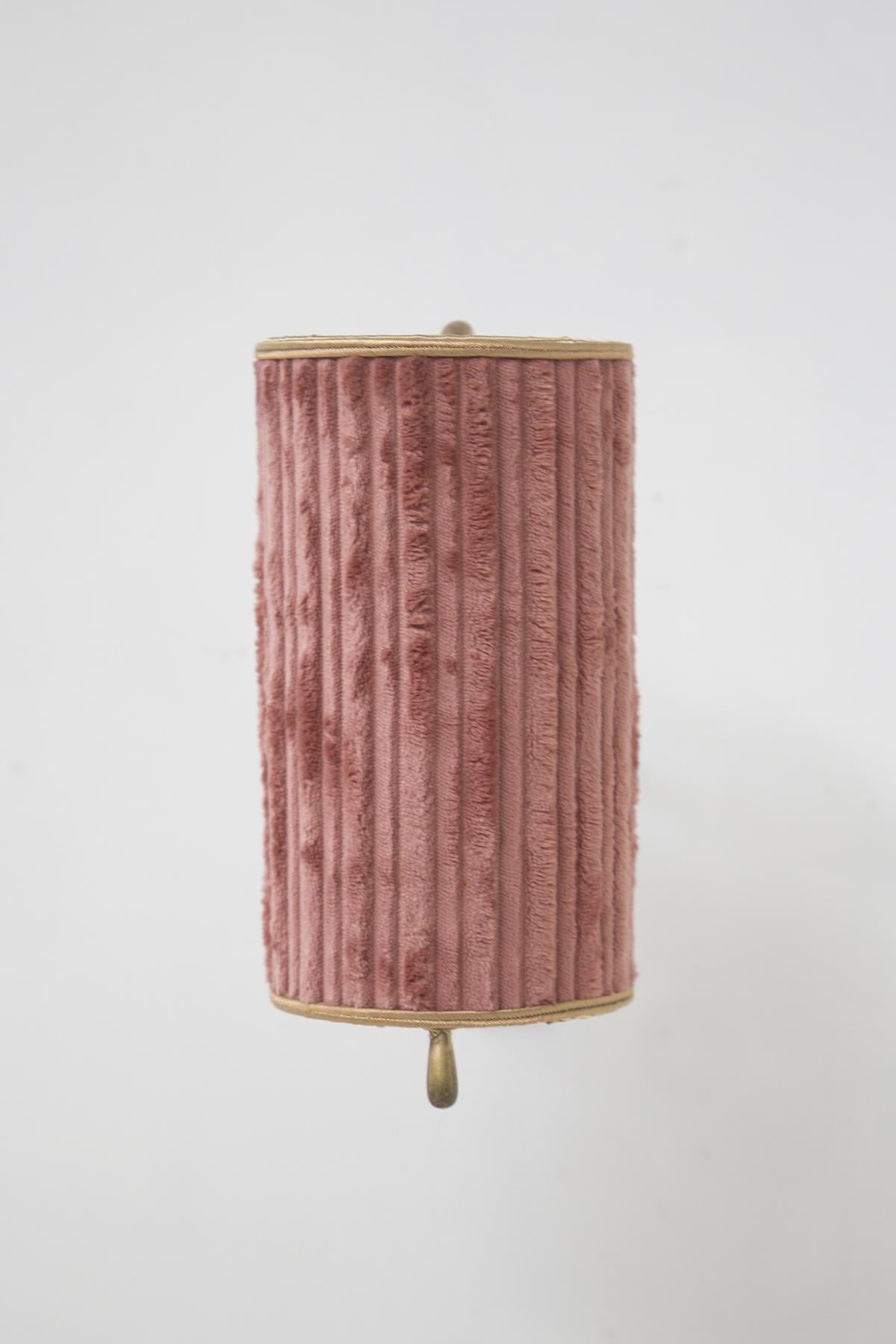 Pair of vintage Italian brass and pink velvet wall lamps For Sale 5