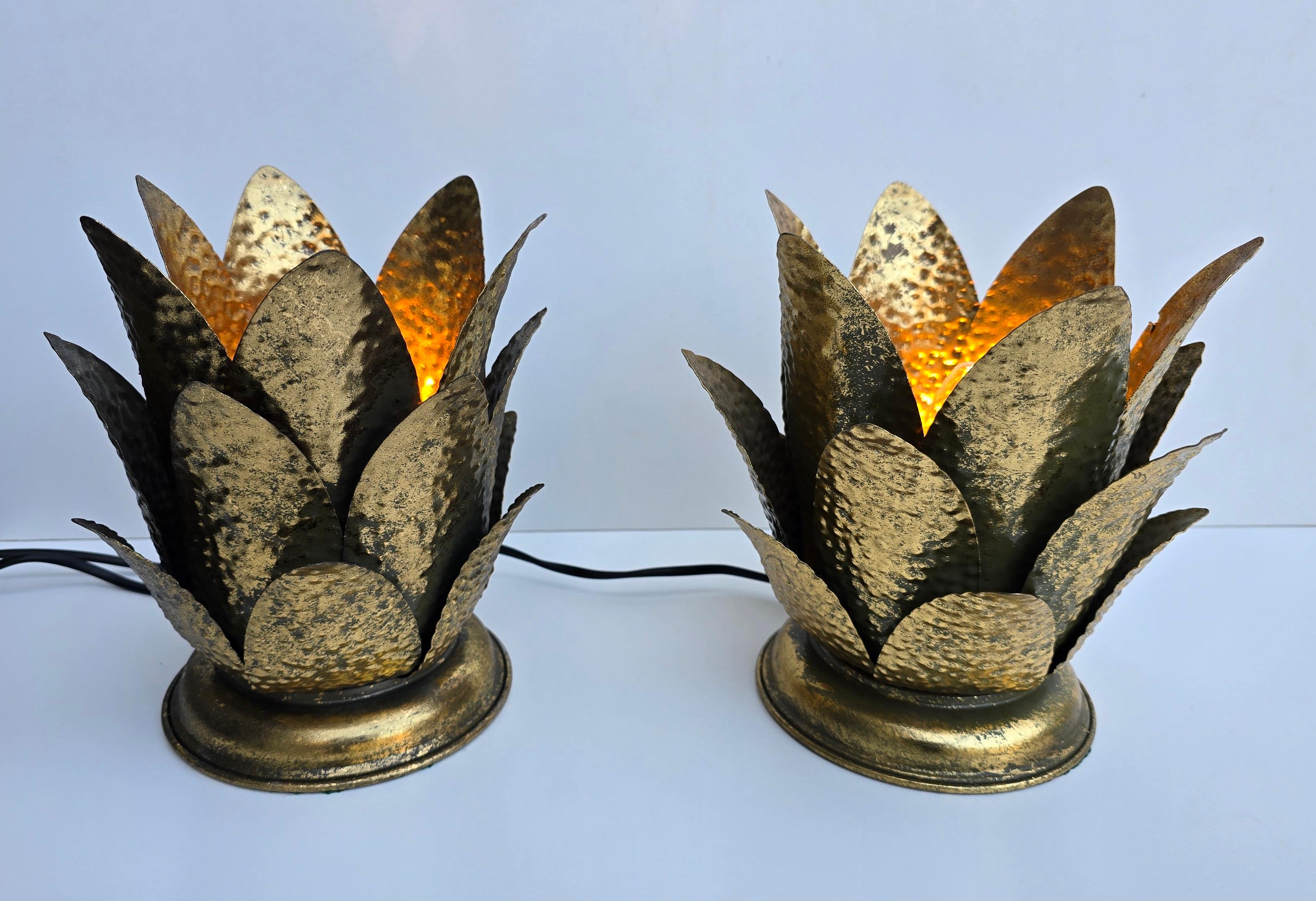 20th Century Pair of Vintage Italian Brass Lotus Leaf Table Lamps, 1970s For Sale