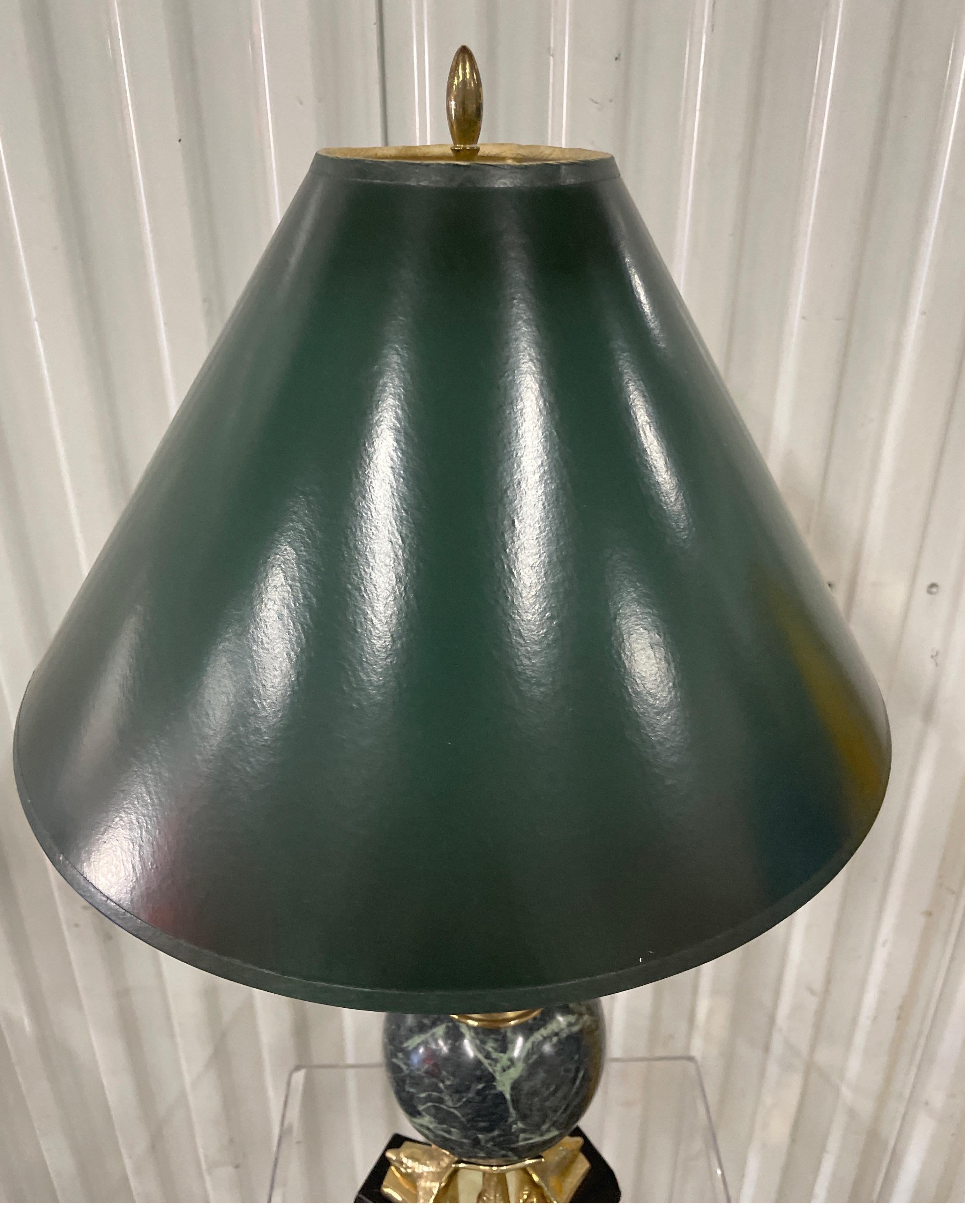 Paar Vintage Italian Lamps aus Messing und Marmor mit Delphin (20. Jahrhundert) im Angebot