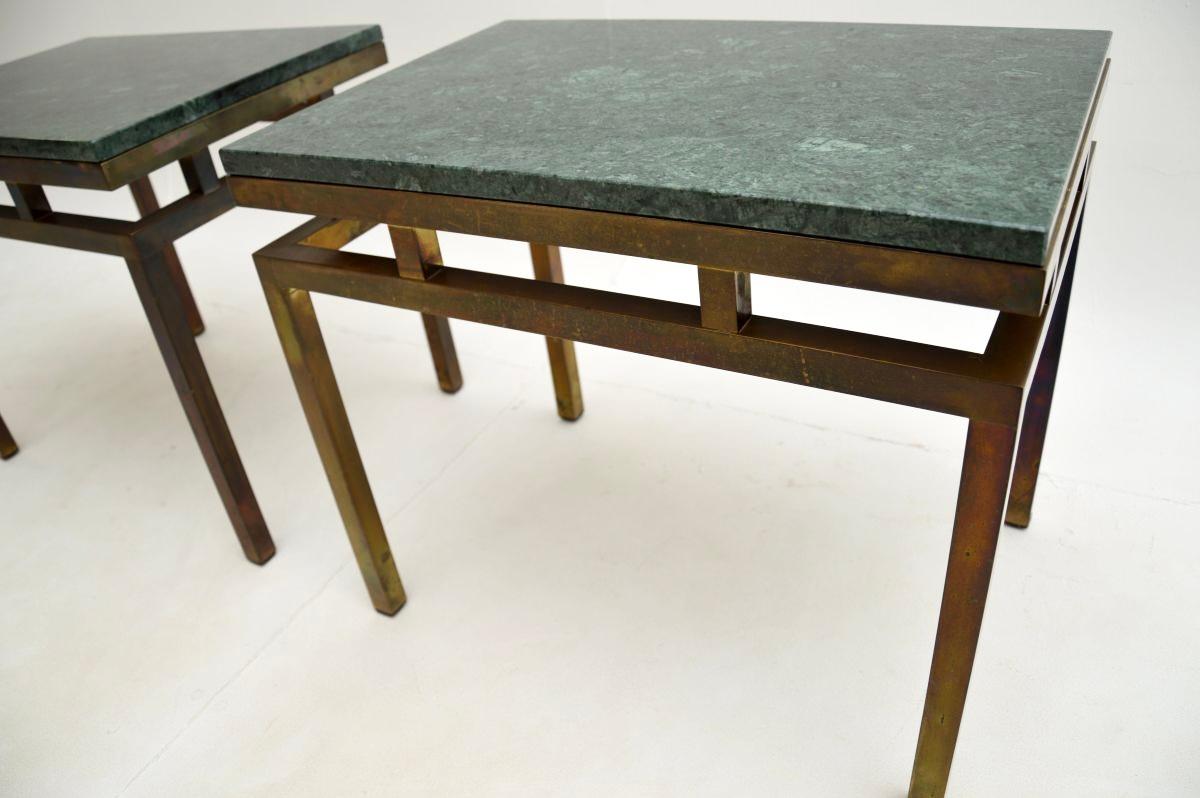 Paire de tables d'appoint italiennes vintage en laiton avec plateau en marbre Bon état - En vente à London, GB