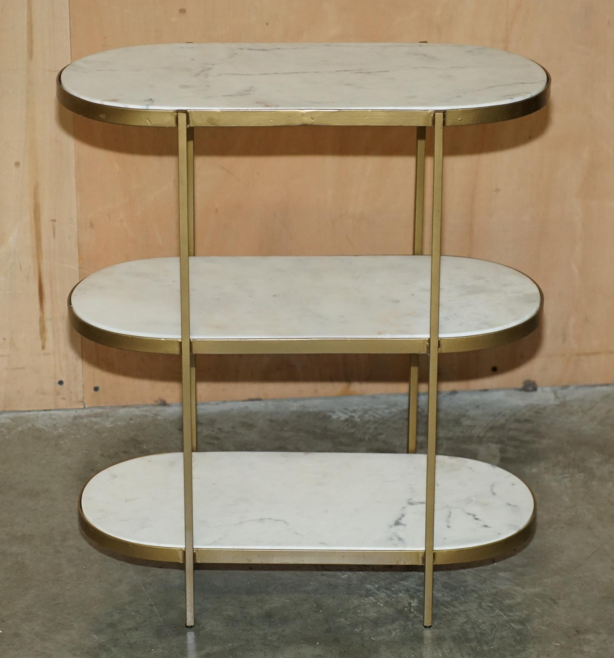 Pärchen ViNTAGE ITALIENISCHES CARRARA-MARBEL DREI STUFIGER SEITENTABEL MIT ETAGEREN im Angebot 2