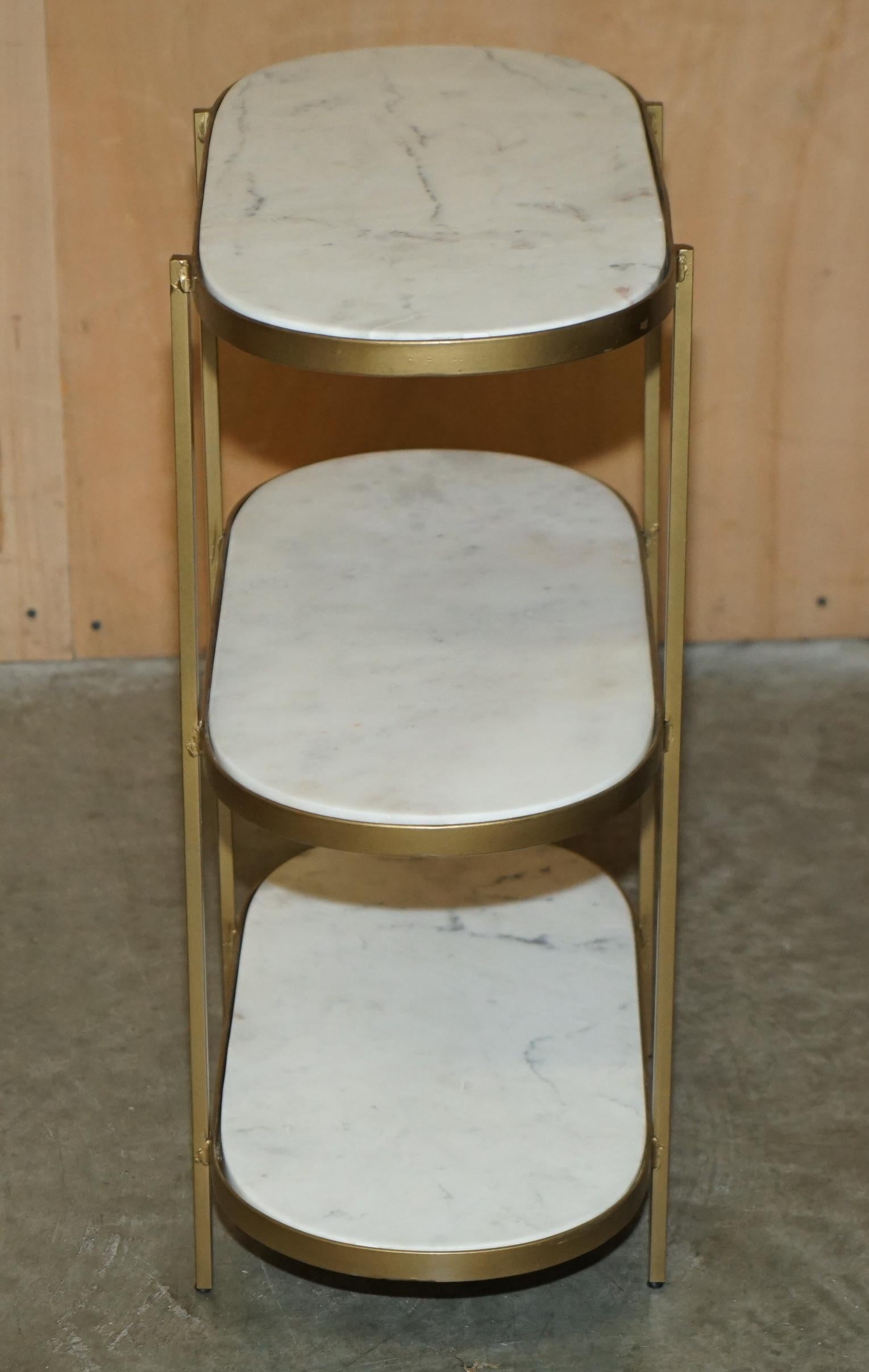 Pärchen ViNTAGE ITALIENISCHES CARRARA-MARBEL DREI STUFIGER SEITENTABEL MIT ETAGEREN im Angebot 9
