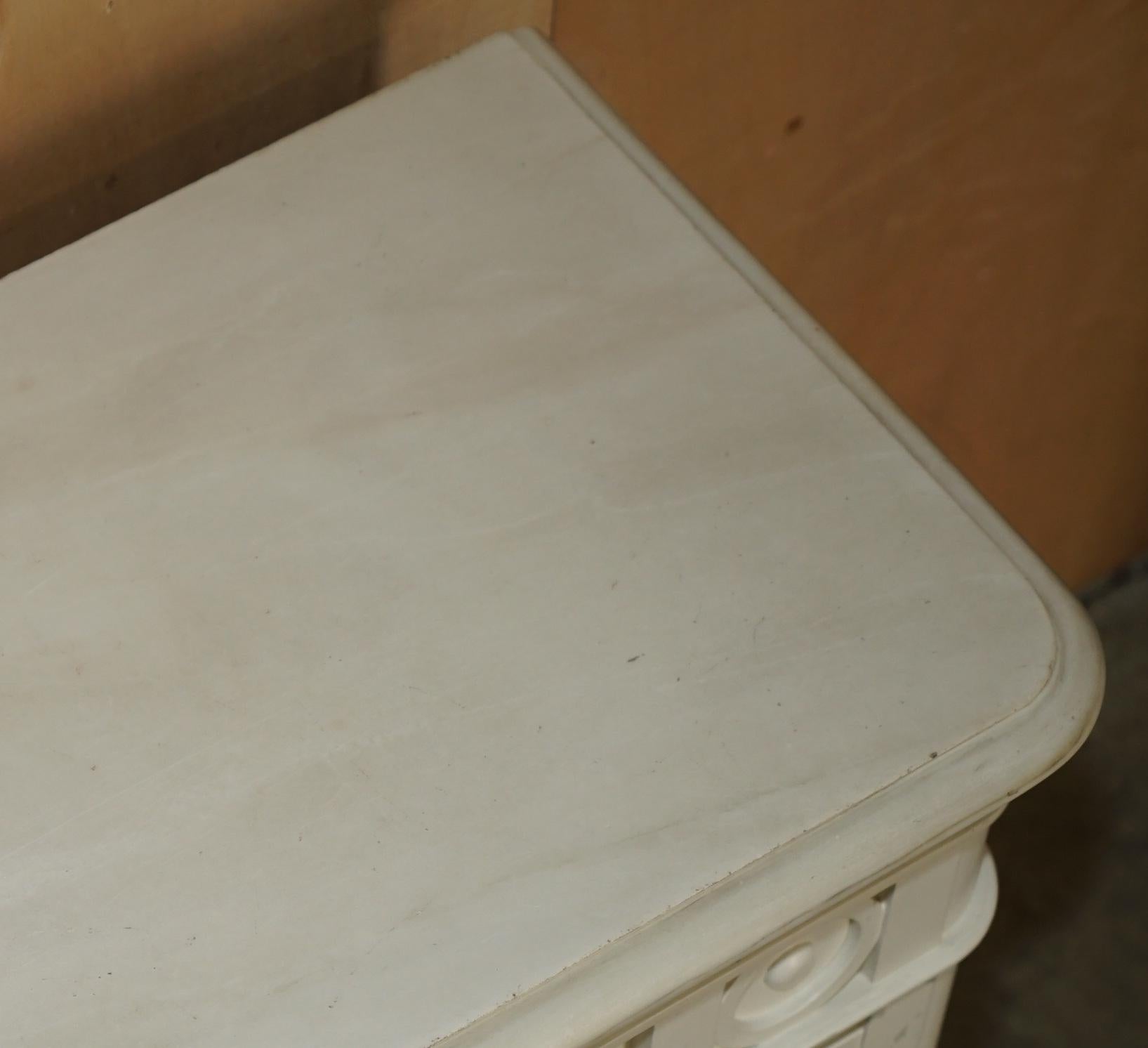 20th Century PAIR OF ViNTAGE ITALIAN CARRARA MARBLE TOPPED RADIATOR COVERS REMOVABLE FRONTS For Sale