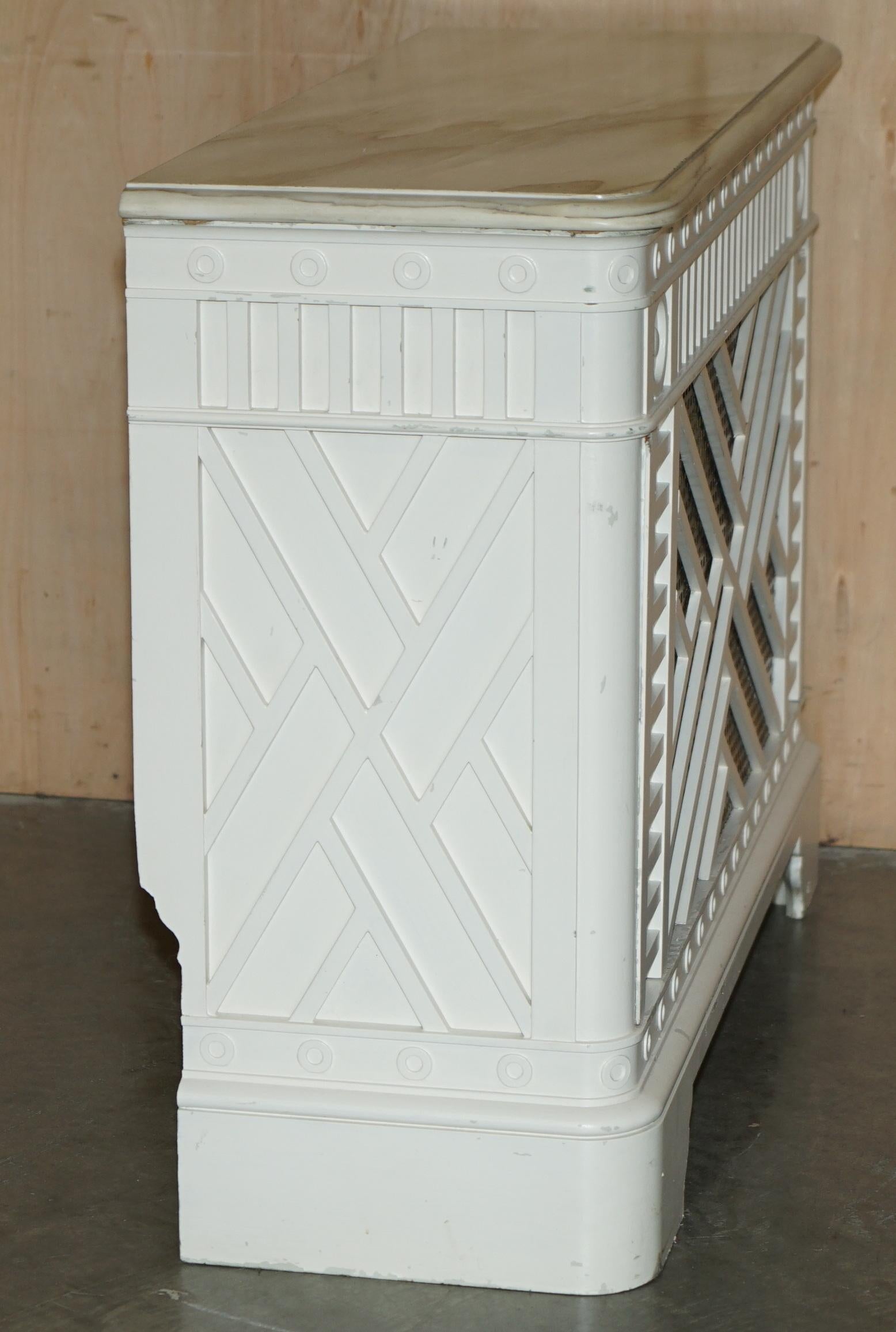 PAIR OF ViNTAGE ITALIAN CARRARA MARBLE TOPPED RADIATOR COVERS REMOVABLE FRONTS For Sale 2