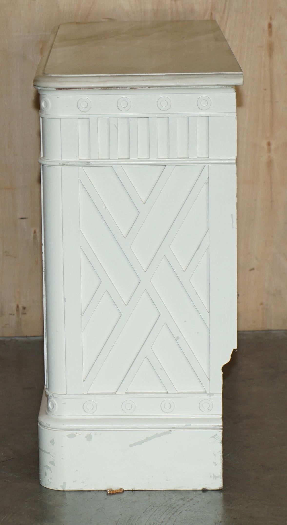 PAIR OF ViNTAGE ITALIAN CARRARA MARBLE TOPPED RADIATOR COVERS REMOVABLE FRONTS For Sale 4