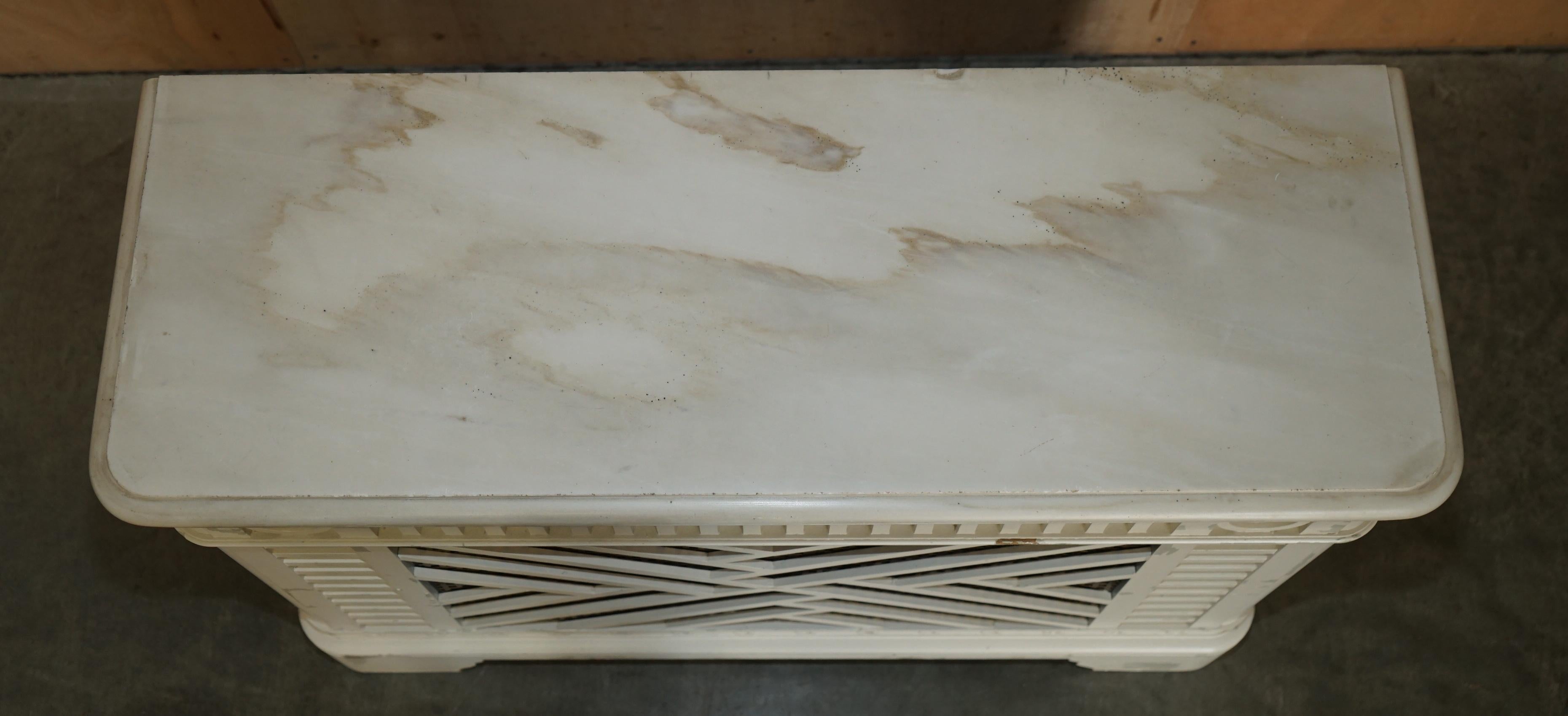 PAIR OF ViNTAGE ITALIAN CARRARA MARBLE TOPPED RADIATOR COVERS REMOVABLE FRONTS For Sale 8