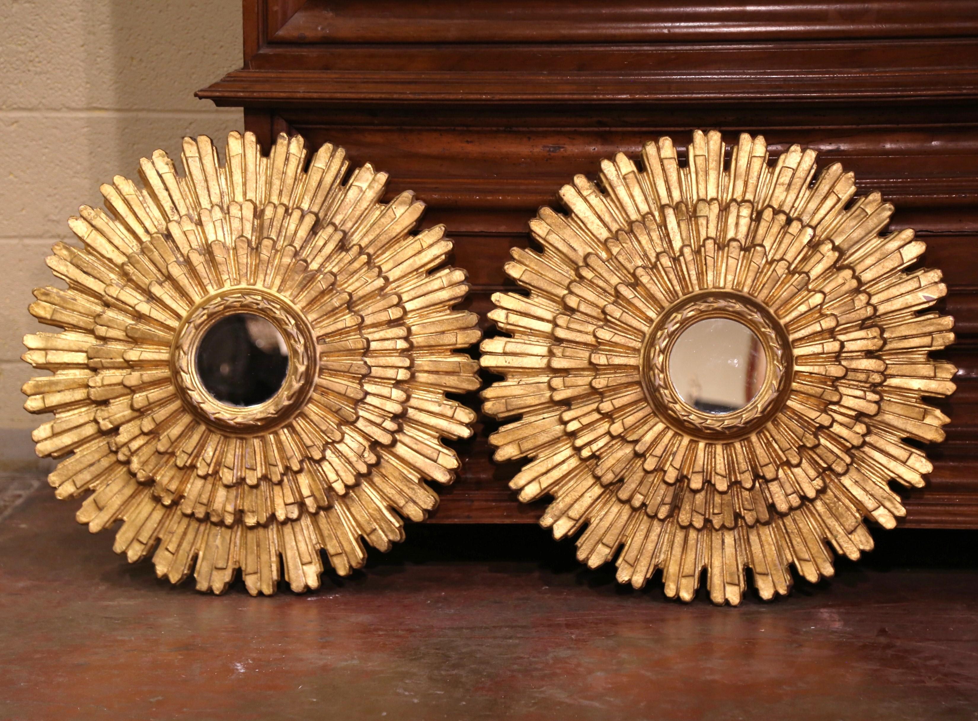 Contemporary Pair of Vintage Italian Carved Giltwood Sunburst Mirrors with Three-Tier Rays For Sale