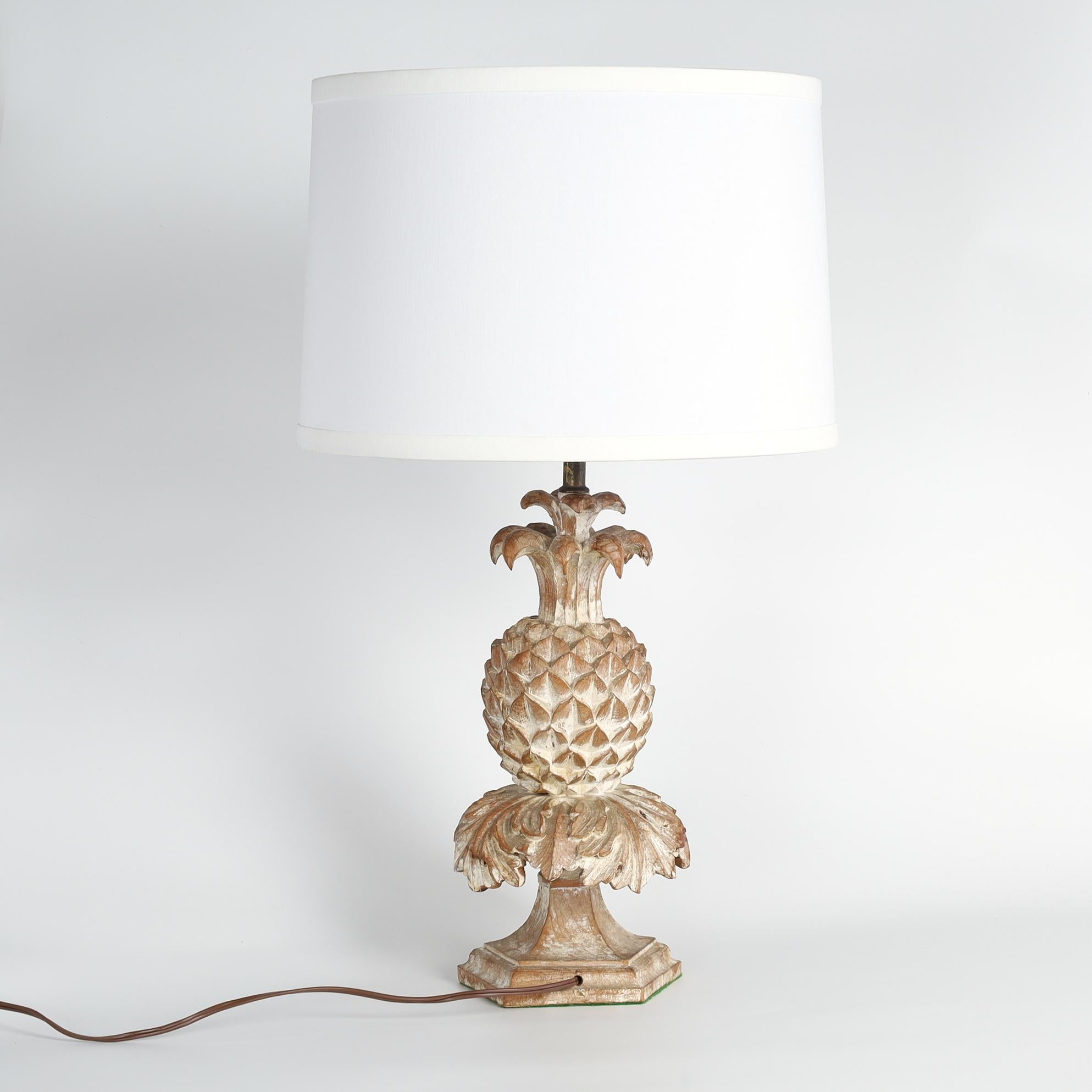 Neoclassical Pair of Vintage Italian Carved Wood Pineapple Table Lamps For Sale