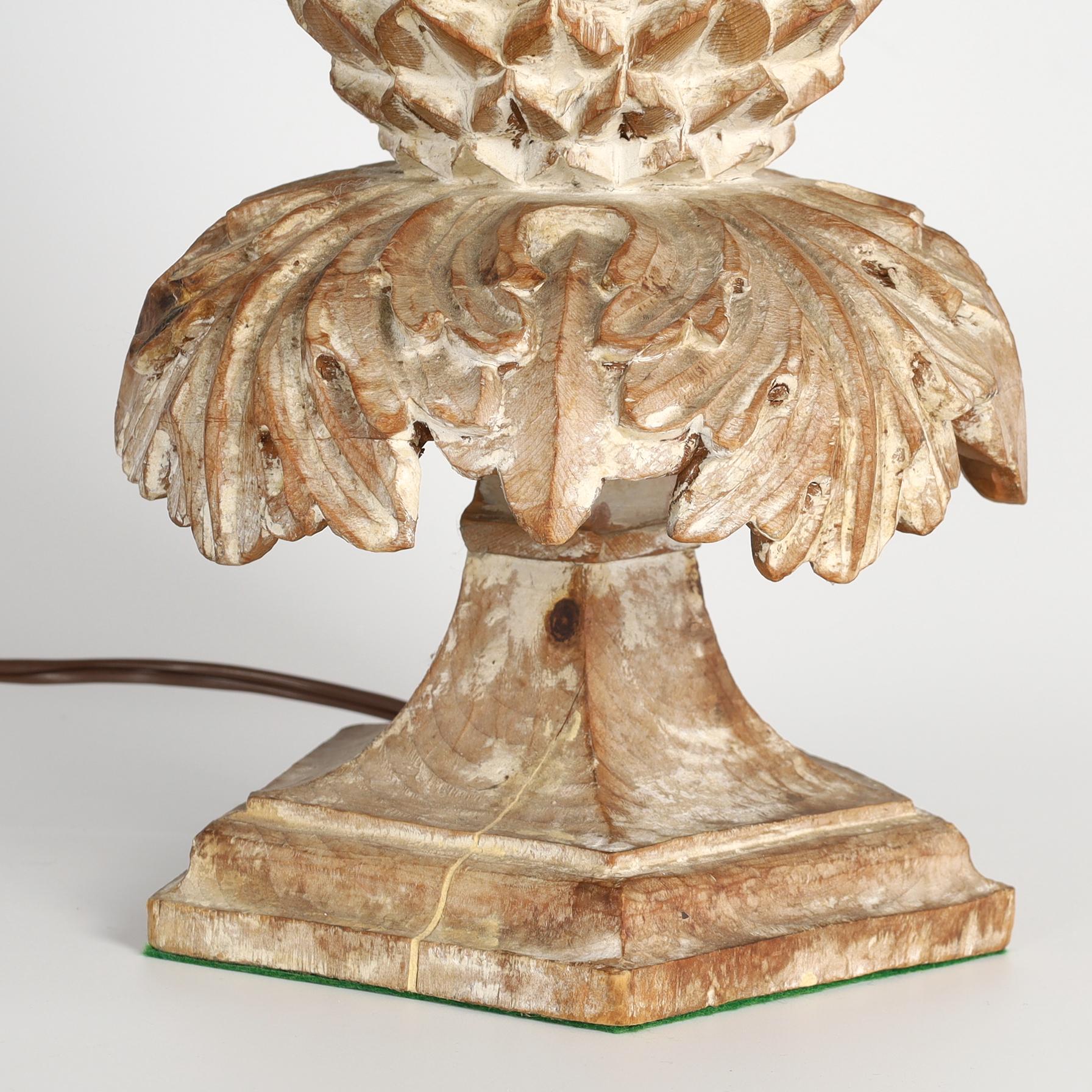 Pair of Vintage Italian Carved Wood Pineapple Table Lamps In Good Condition For Sale In Palm Beach, FL