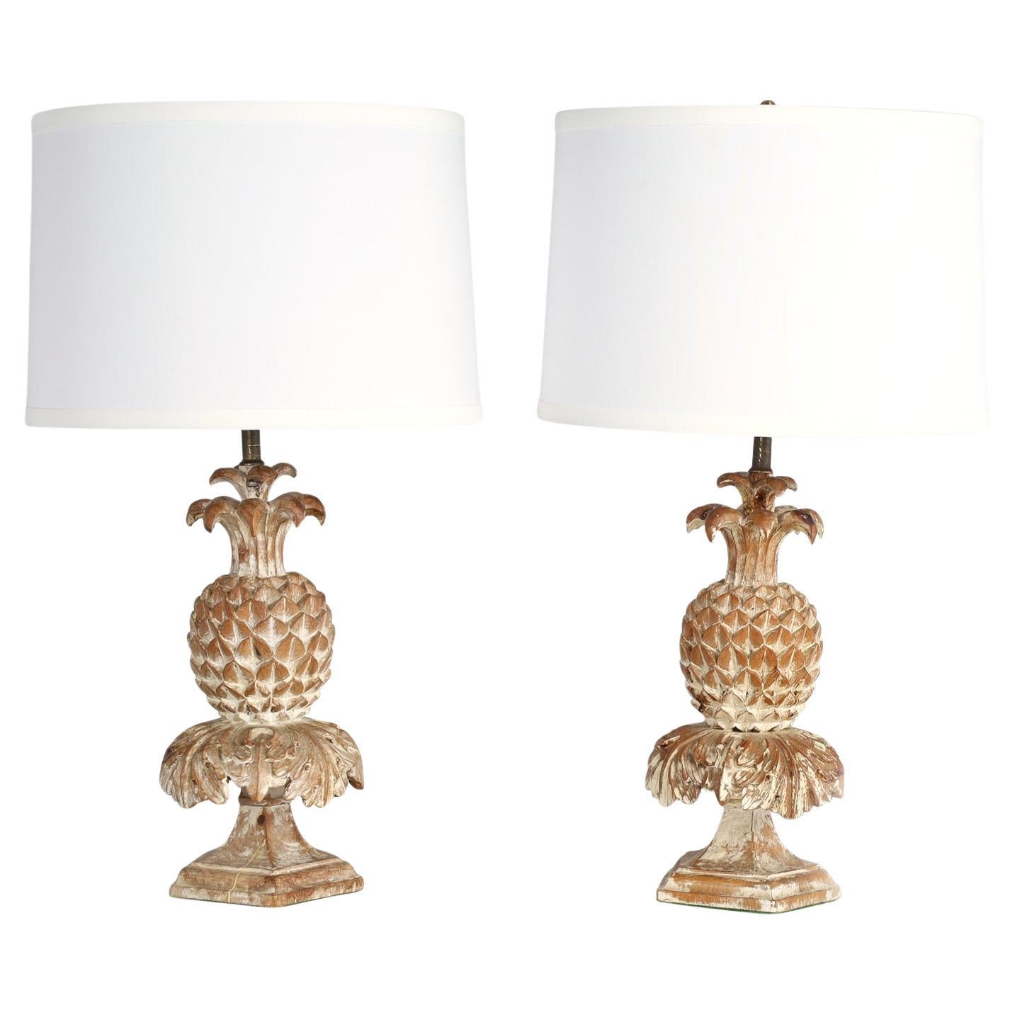 Coppia di lampade da tavolo ananas in legno intagliato vintage italiano