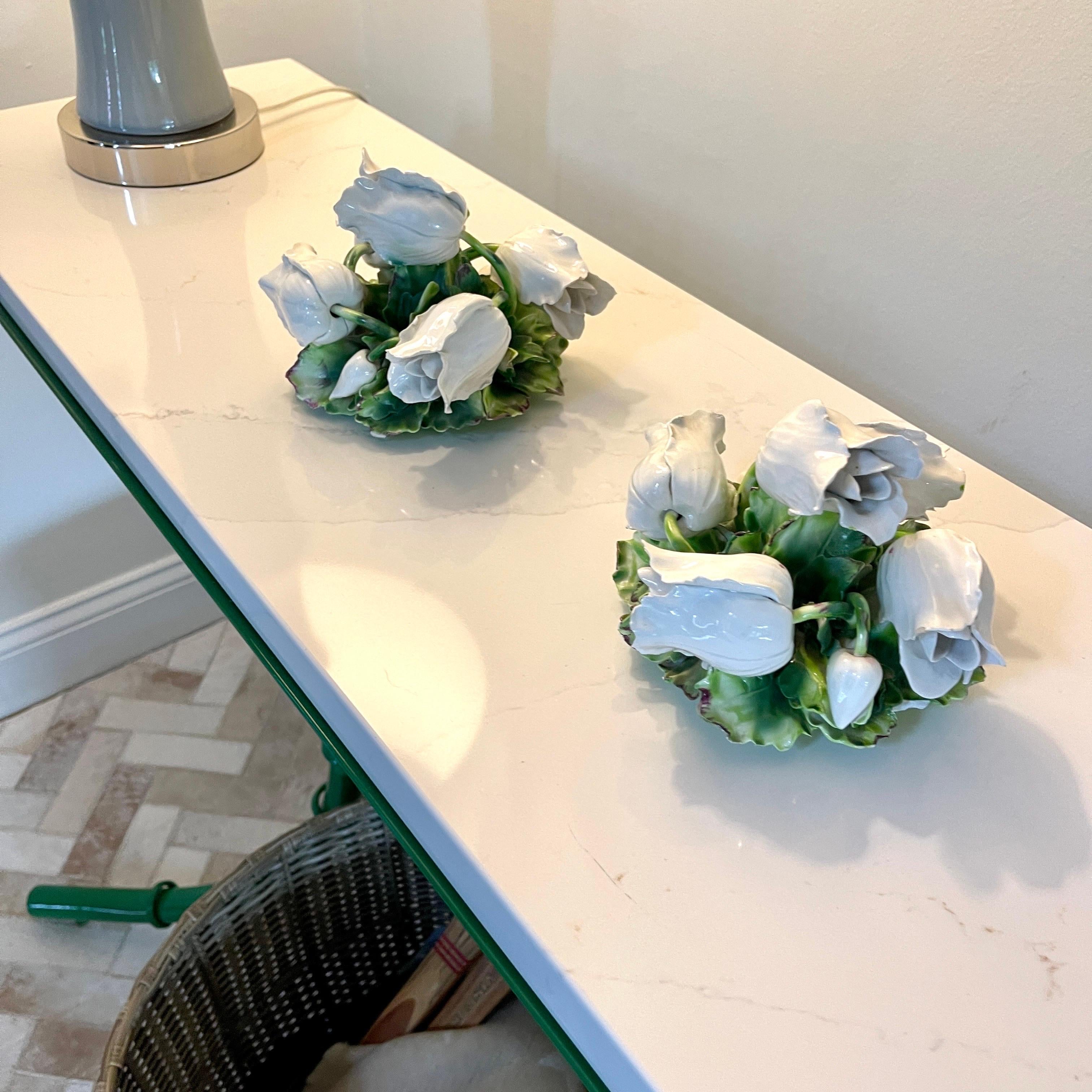 Paar italienische weiße Tulpen-Tafelaufsätze aus Keramik im Vintage-Stil im Angebot 11