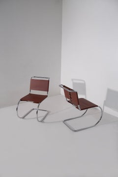 Pair of vintage Italian chairs in the Bauhaus Knoll style