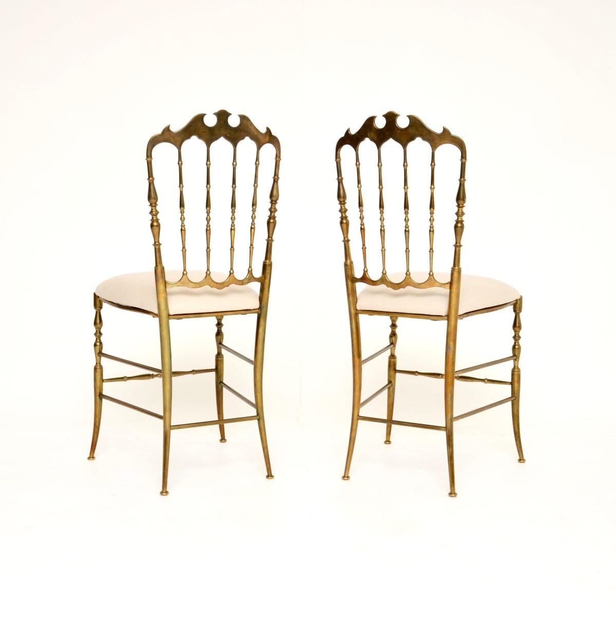 Pair of Vintage Italian Chiavari Dining Chairs in Solid Brass (Britisch) im Angebot