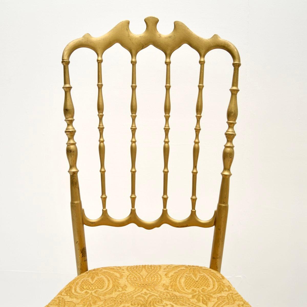Milieu du XXe siècle Paire de chaises de salle à manger Chiavari italiennes vintage en laiton massif en vente