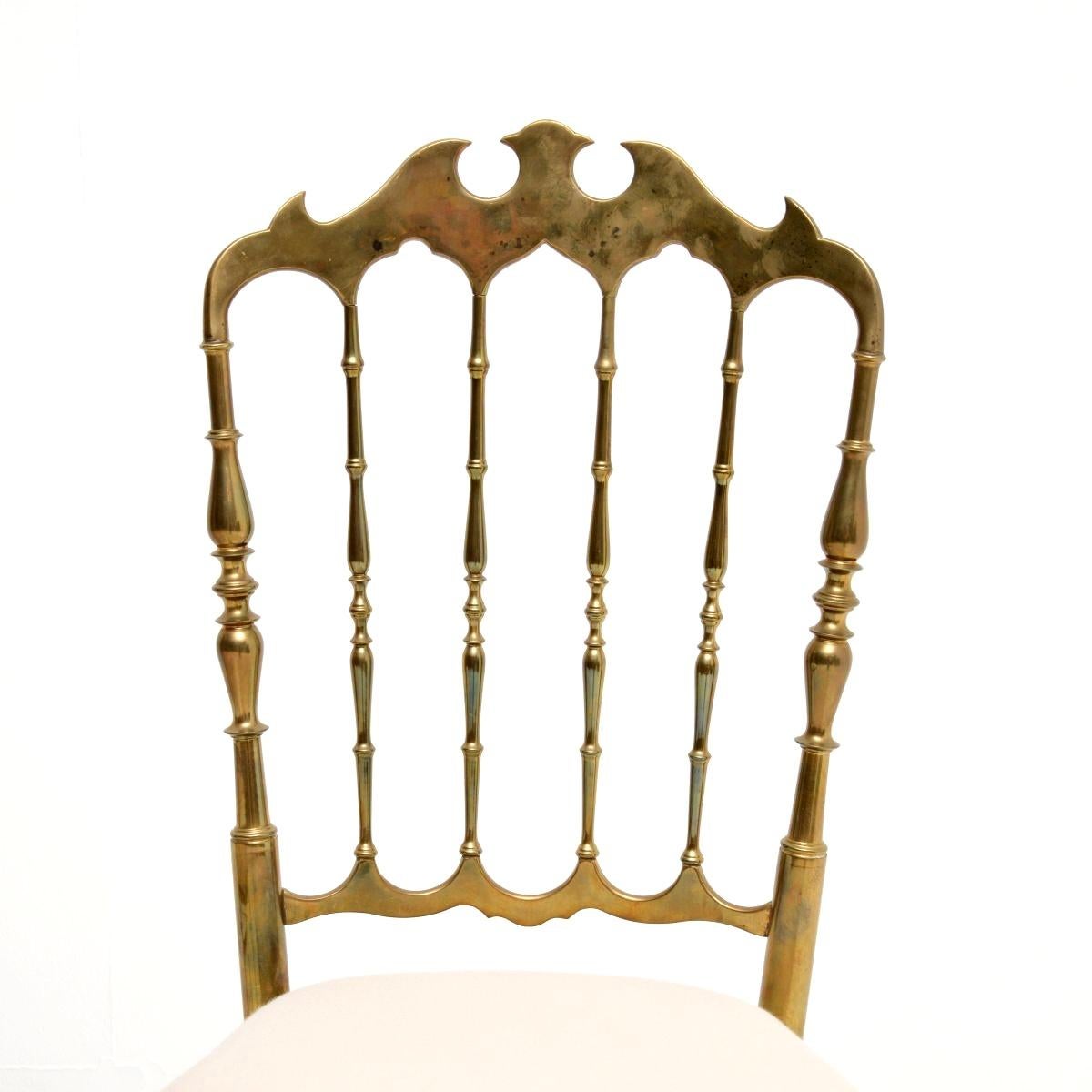 Pair of Vintage Italian Chiavari Dining Chairs in Solid Brass (Mitte des 20. Jahrhunderts) im Angebot