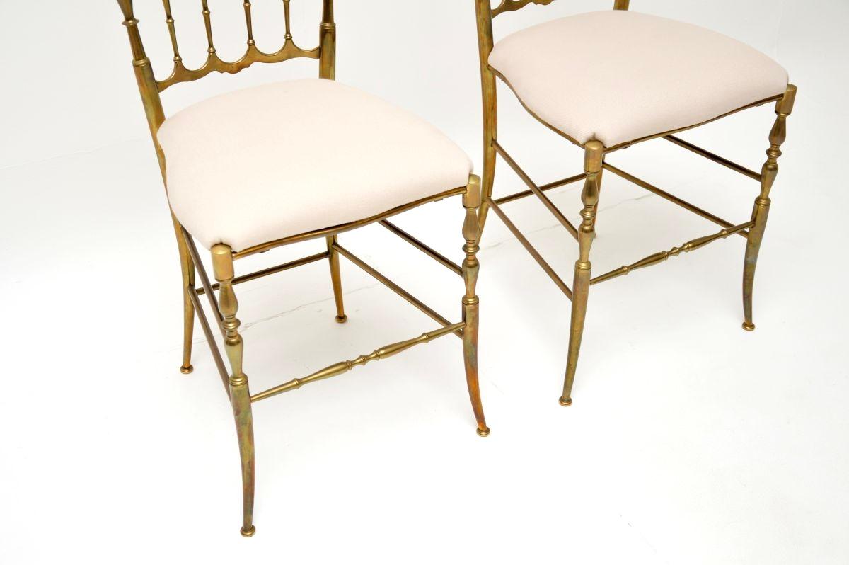 Pair of Vintage Italian Chiavari Dining Chairs in Solid Brass (Messing) im Angebot