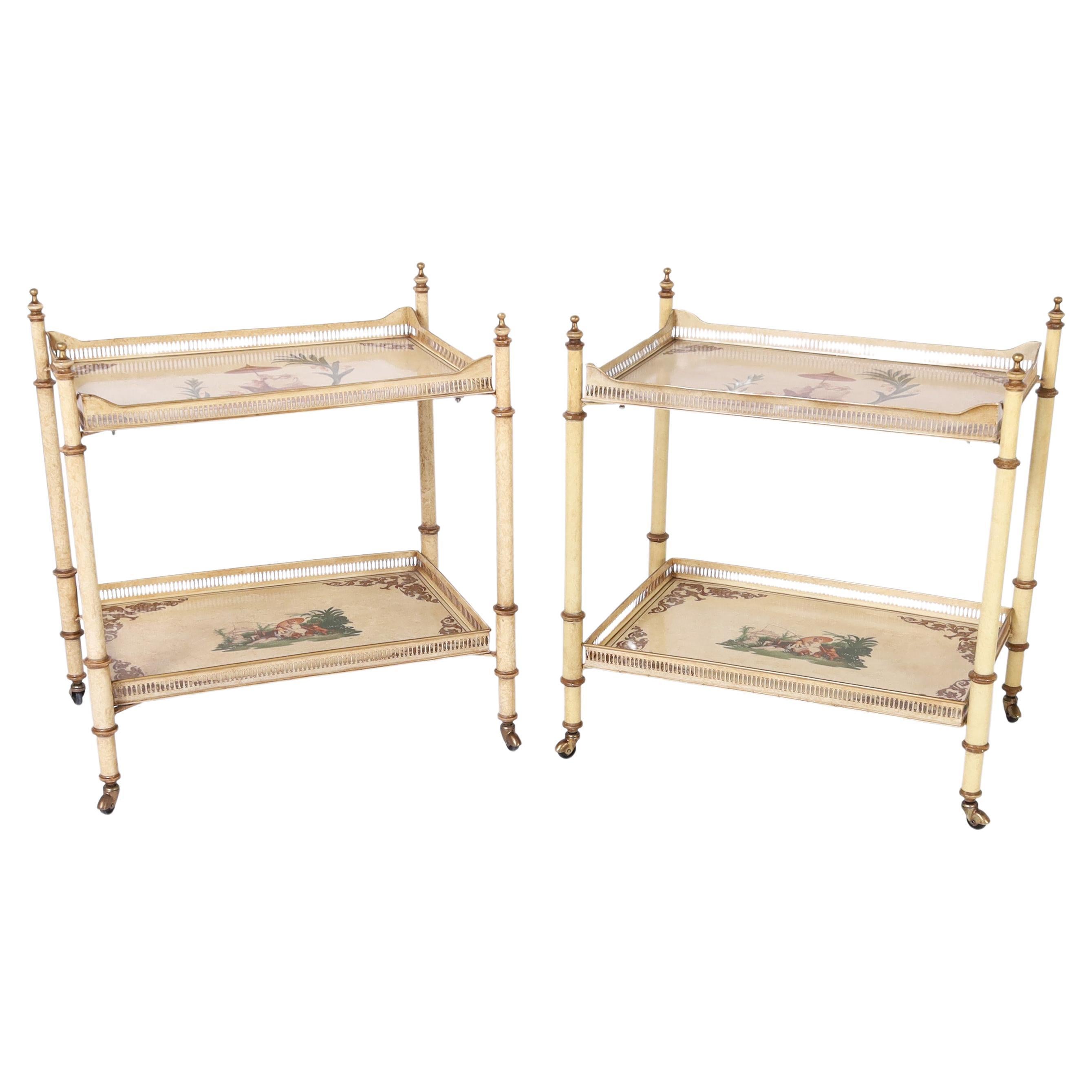 Pareja de carritos de servir vintage italianos de chinoiserie y tole de bambú sintético