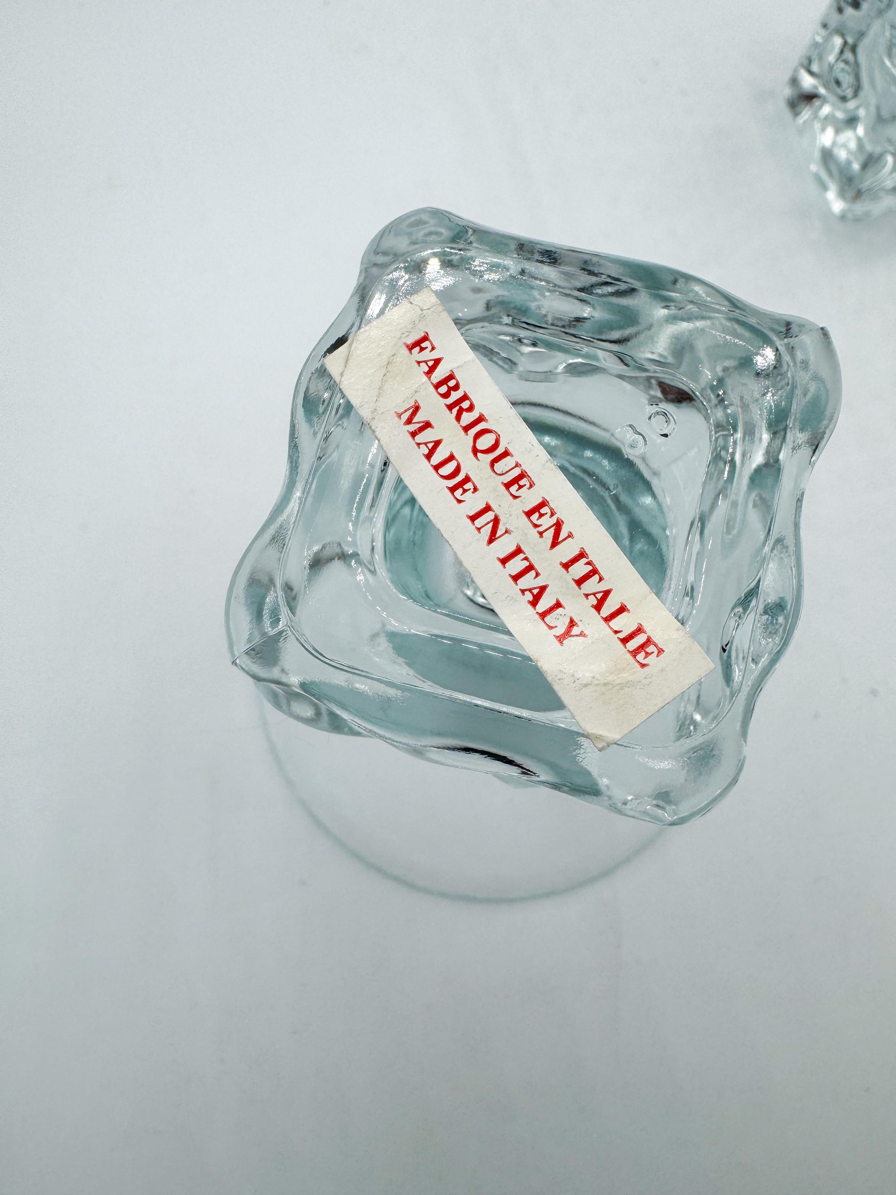 Pair of Vintage Italian Cube‑Base Martini Glasses, Mid‑Century Barware 1970s en Bueno estado para la venta en Toronto, CA
