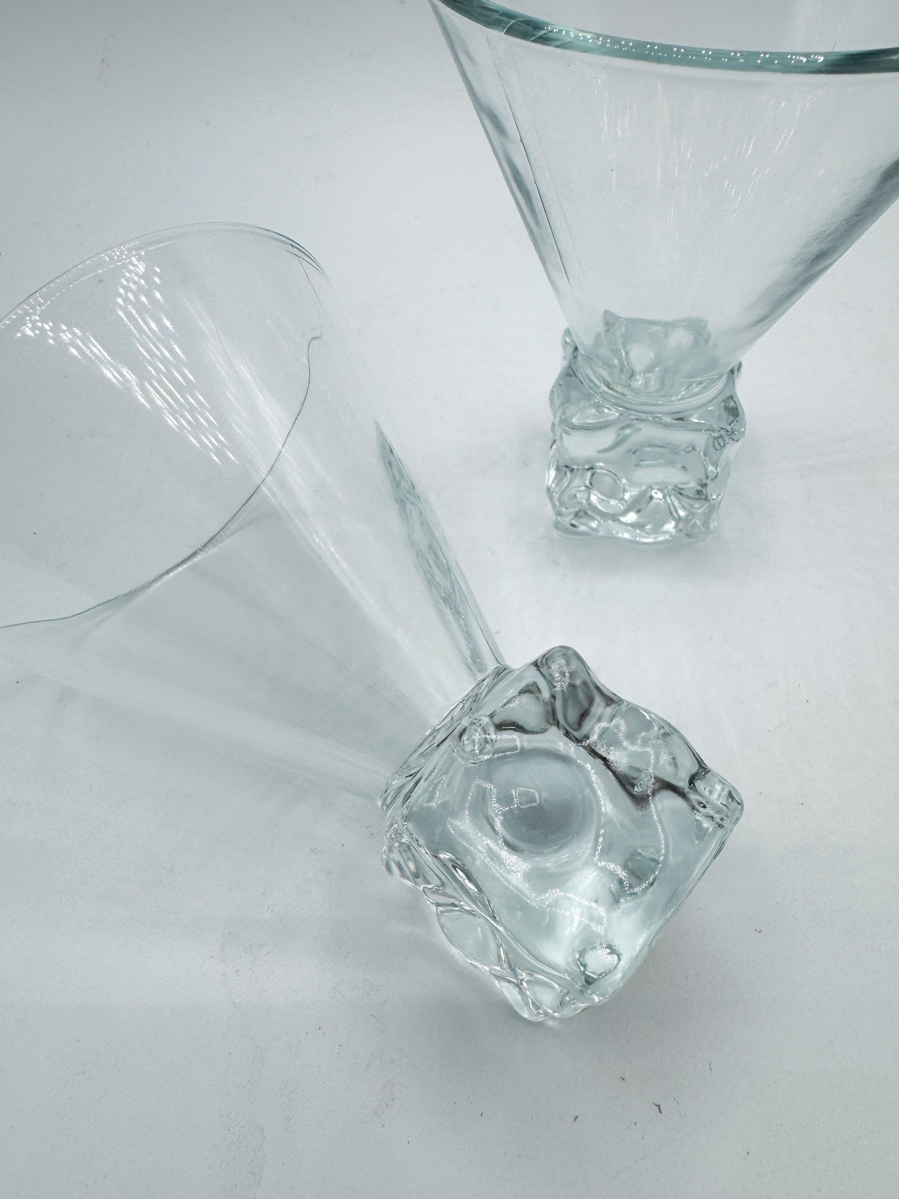 Pair of Vintage Italian Cube‑Base Martini Glasses, Mid‑Century Barware 1970s Vidrio en venta