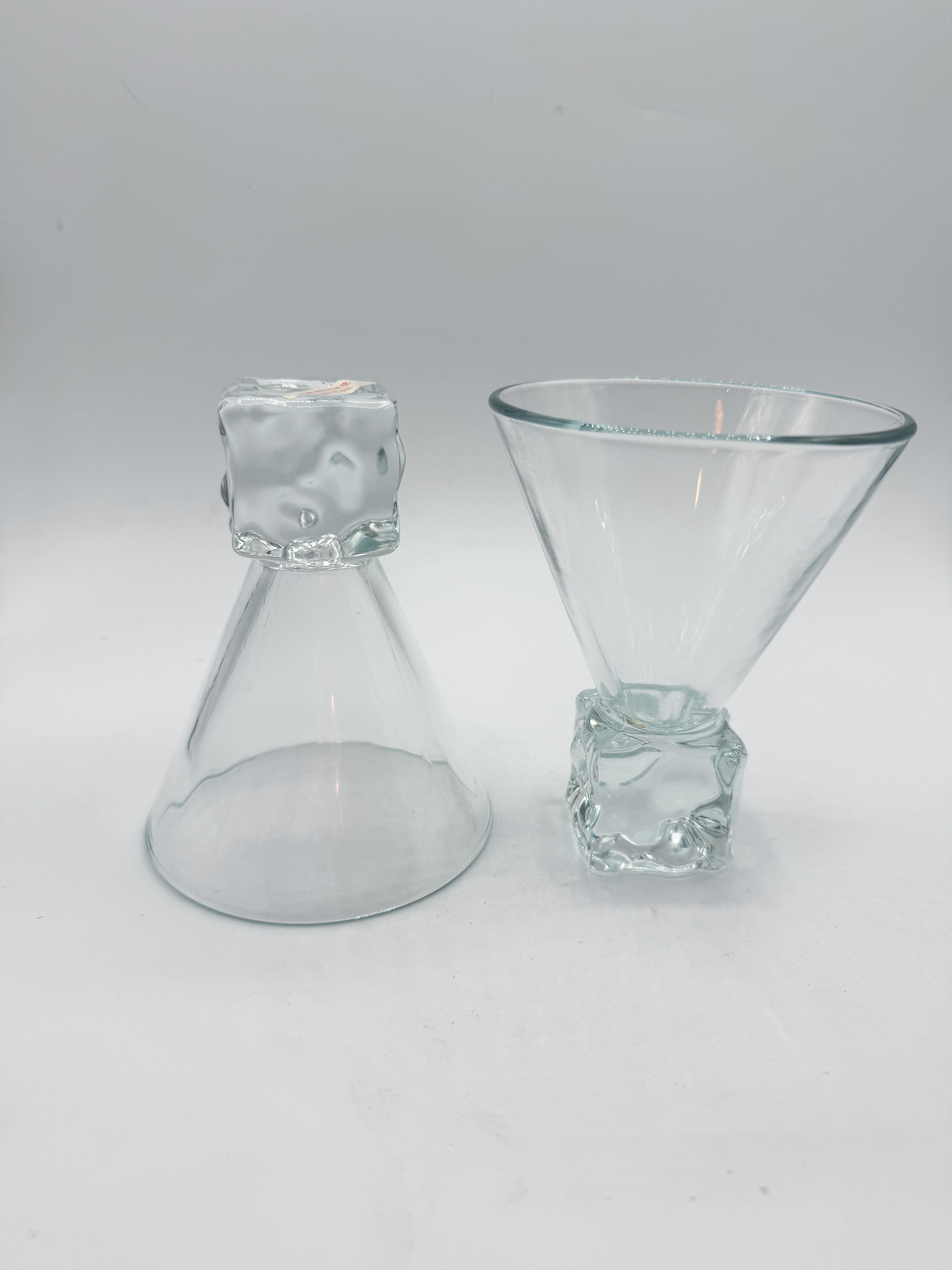 Pair of Vintage Italian Cube‑Base Martini Glasses, Mid‑Century Barware 1970s en venta 1