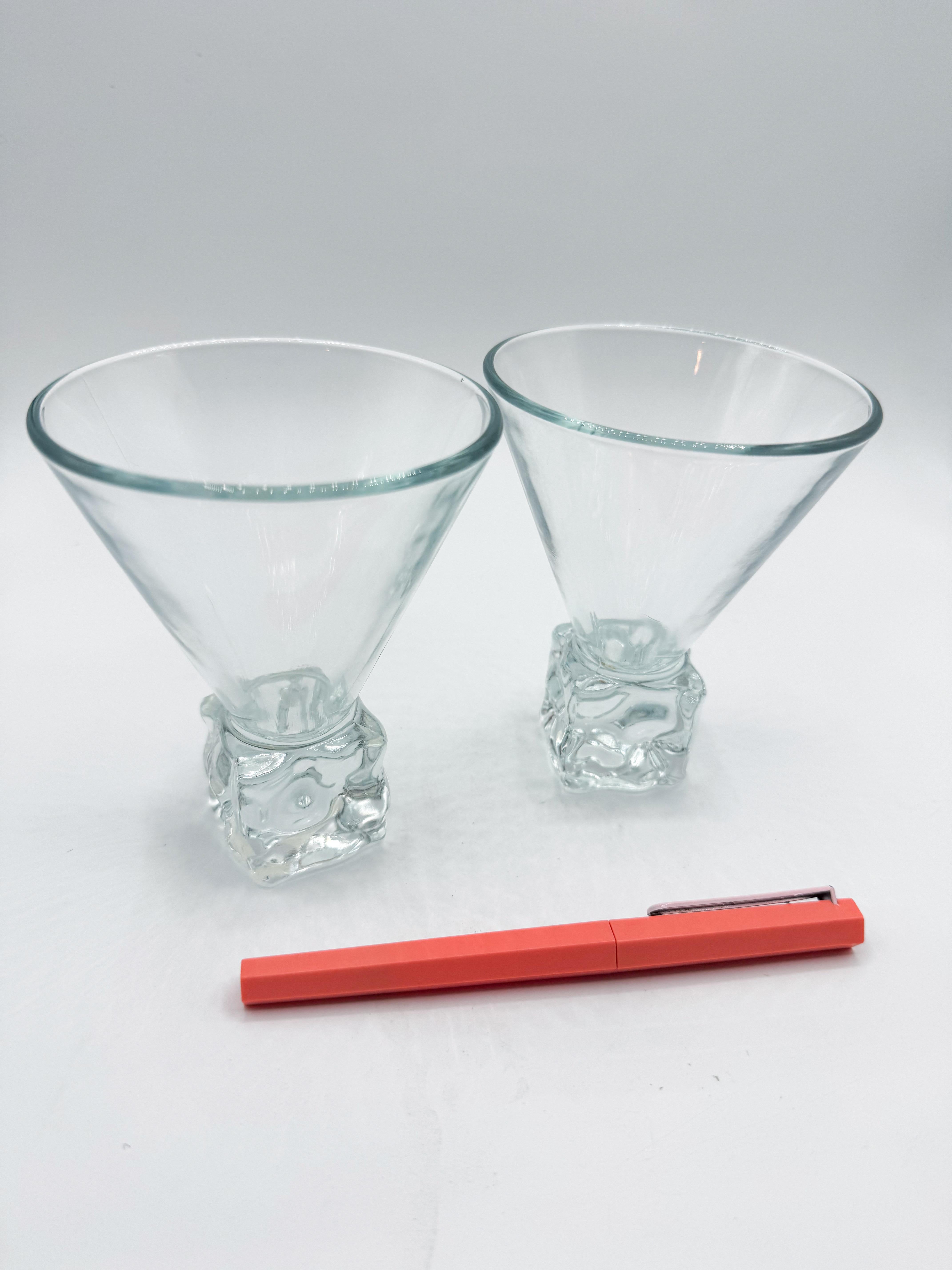 Pair of Vintage Italian Cube‑Base Martini Glasses, Mid‑Century Barware 1970s en venta 2
