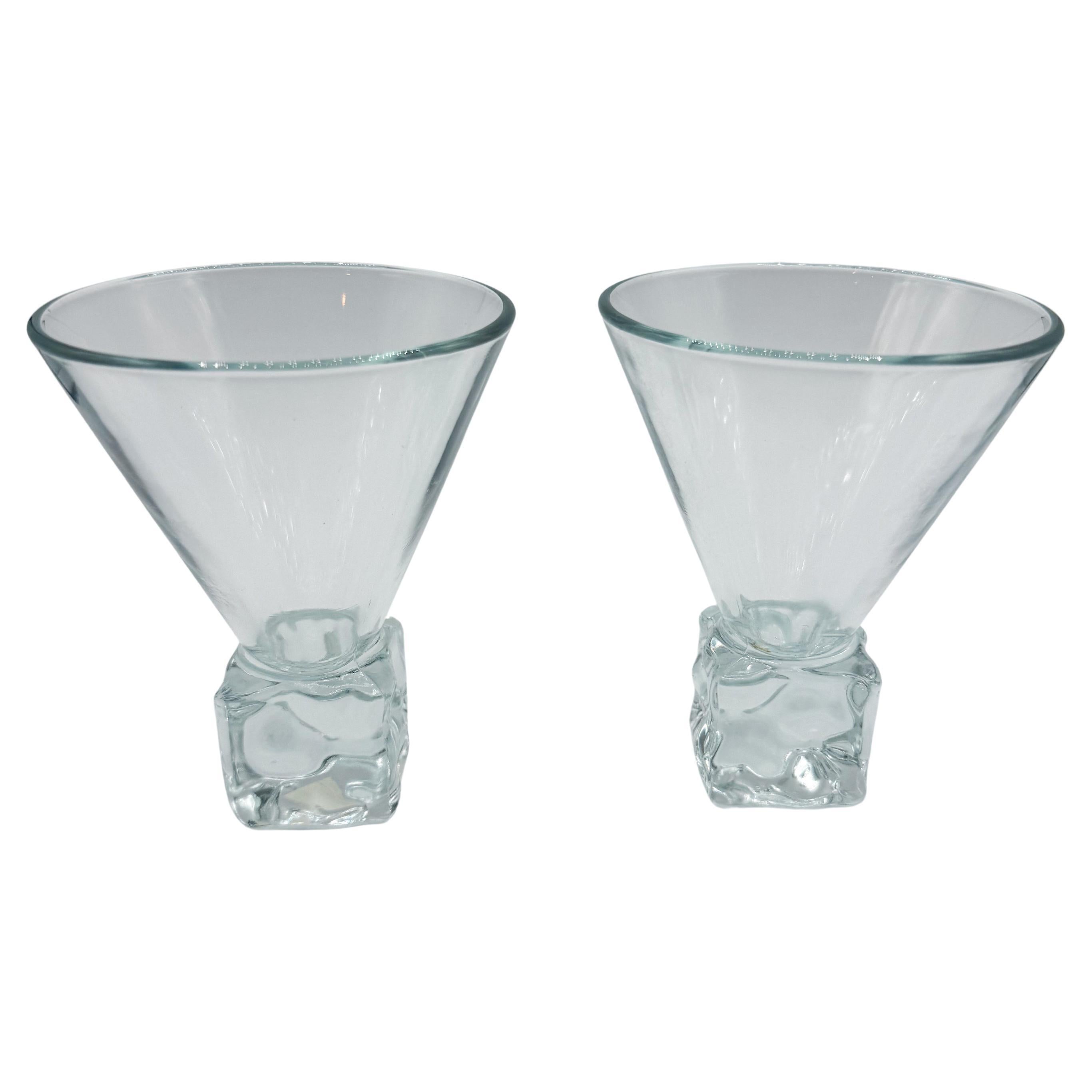 Pair of Vintage Italian Cube‑Base Martini Glasses, Mid‑Century Barware 1970s en venta
